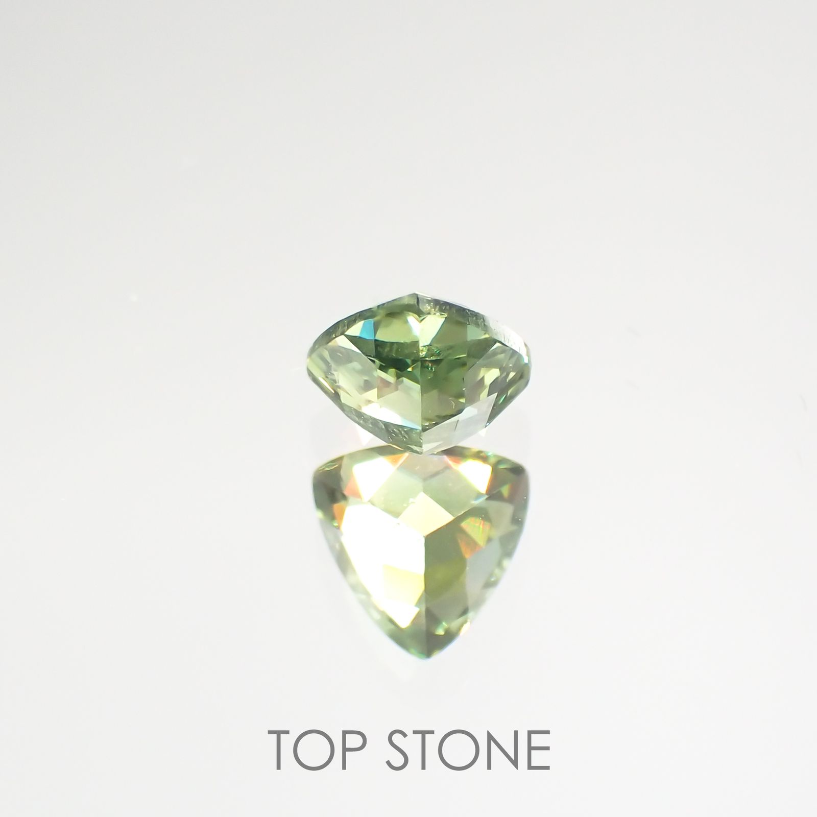 デマントイドガーネット(宝石名デマントイド・ガーネット) ナミビア産 0.60ct 識別済[210812790]5.2×4.9mm前後