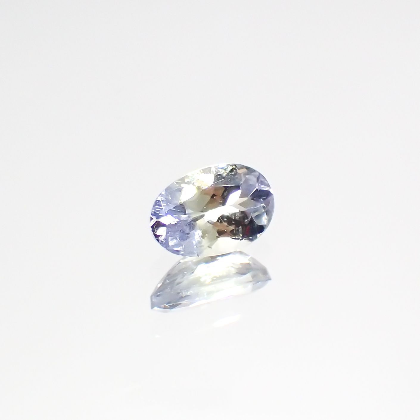 バイカラータンザナイト(宝石名ゾイサイト)タンザニア産 0.49ct 識別済[220515898]6.1x4.1mm前後