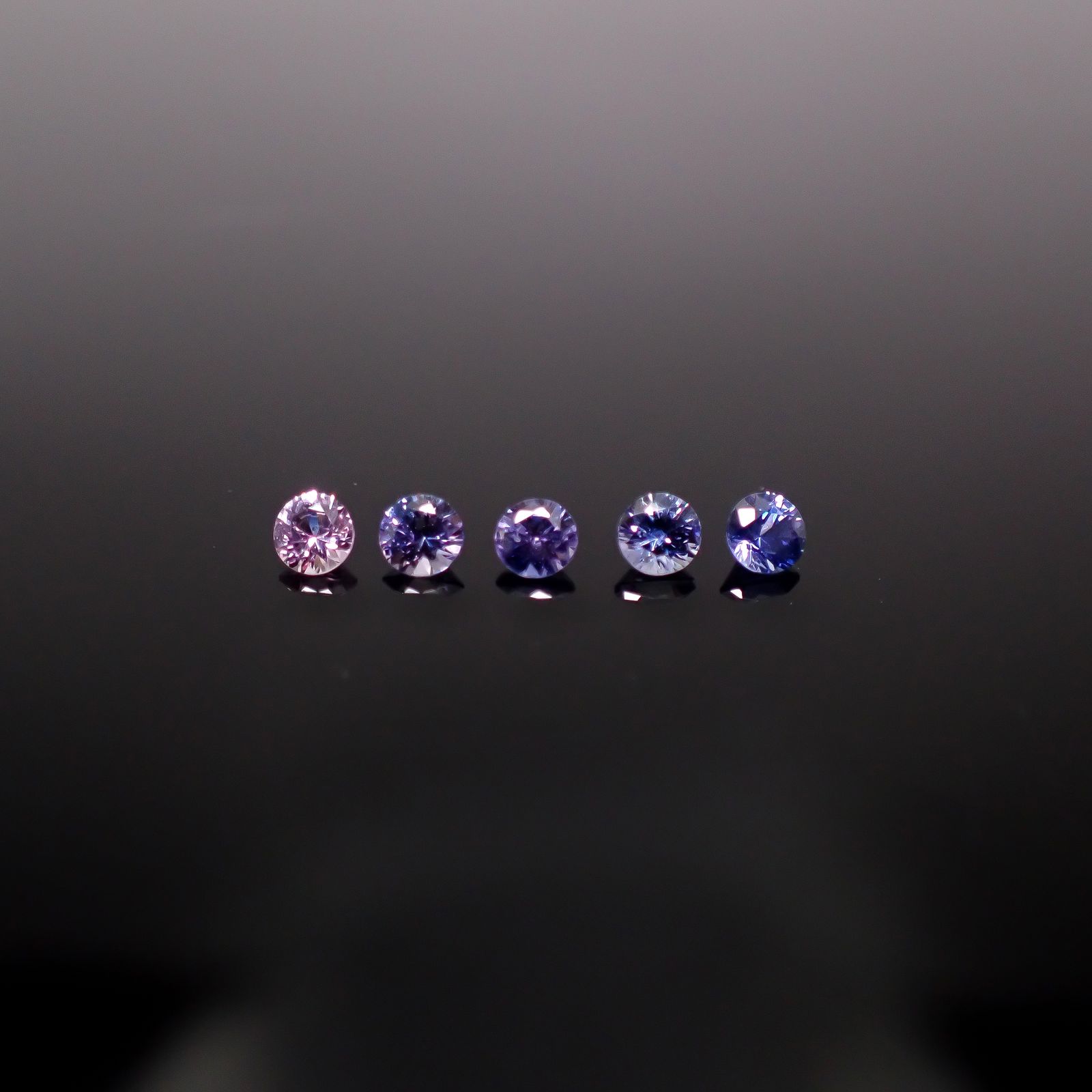 サファイア カラーグラデーション5個セット タンザニア産 0.38ct(5pcs合計) / 2.4-2.5x2.4-2.5mm前後 [260131630]