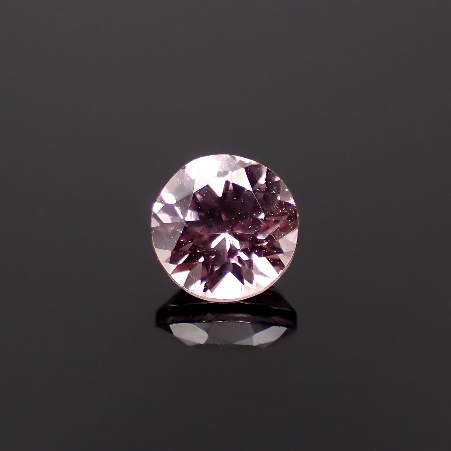 ドラゴンガーネット タンザニア産 0.68ct[230923313]5.1x5mm前後