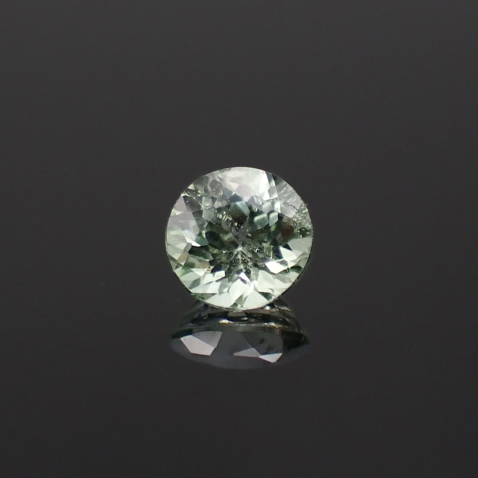 バナジウムコーネルピン(宝石名コーネルピン)タンザニア・タンガ州産 識別済 0.44ct / 4.5x4.5mm前後 [230320927]