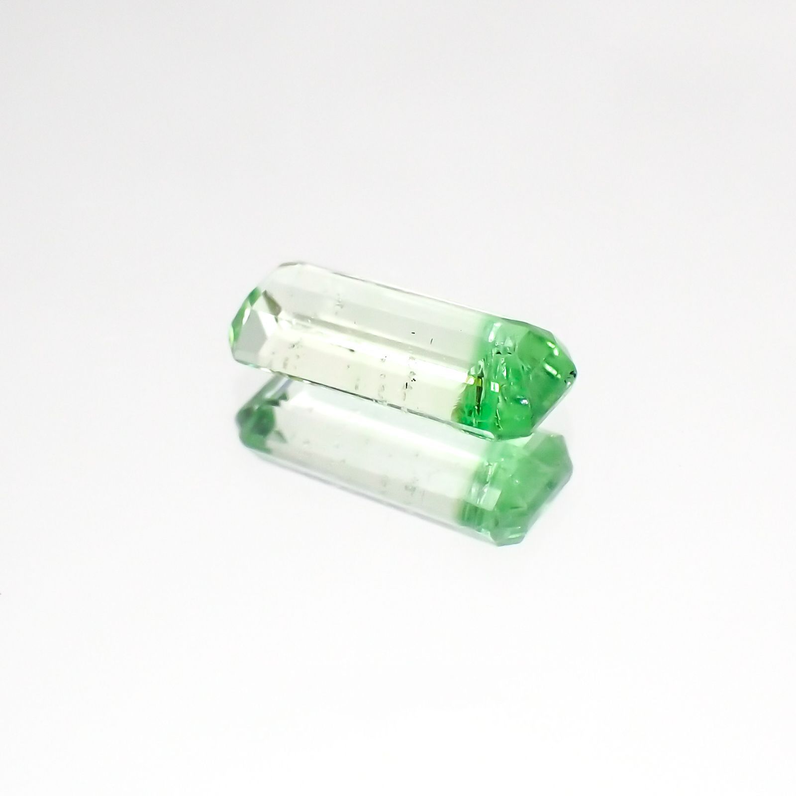 バイカラーツァボライト(宝石名グリーン グロッシュラー・ガーネット)タンザニア産 1.03ct 識別済[231124258]8.6x3.8mm前後