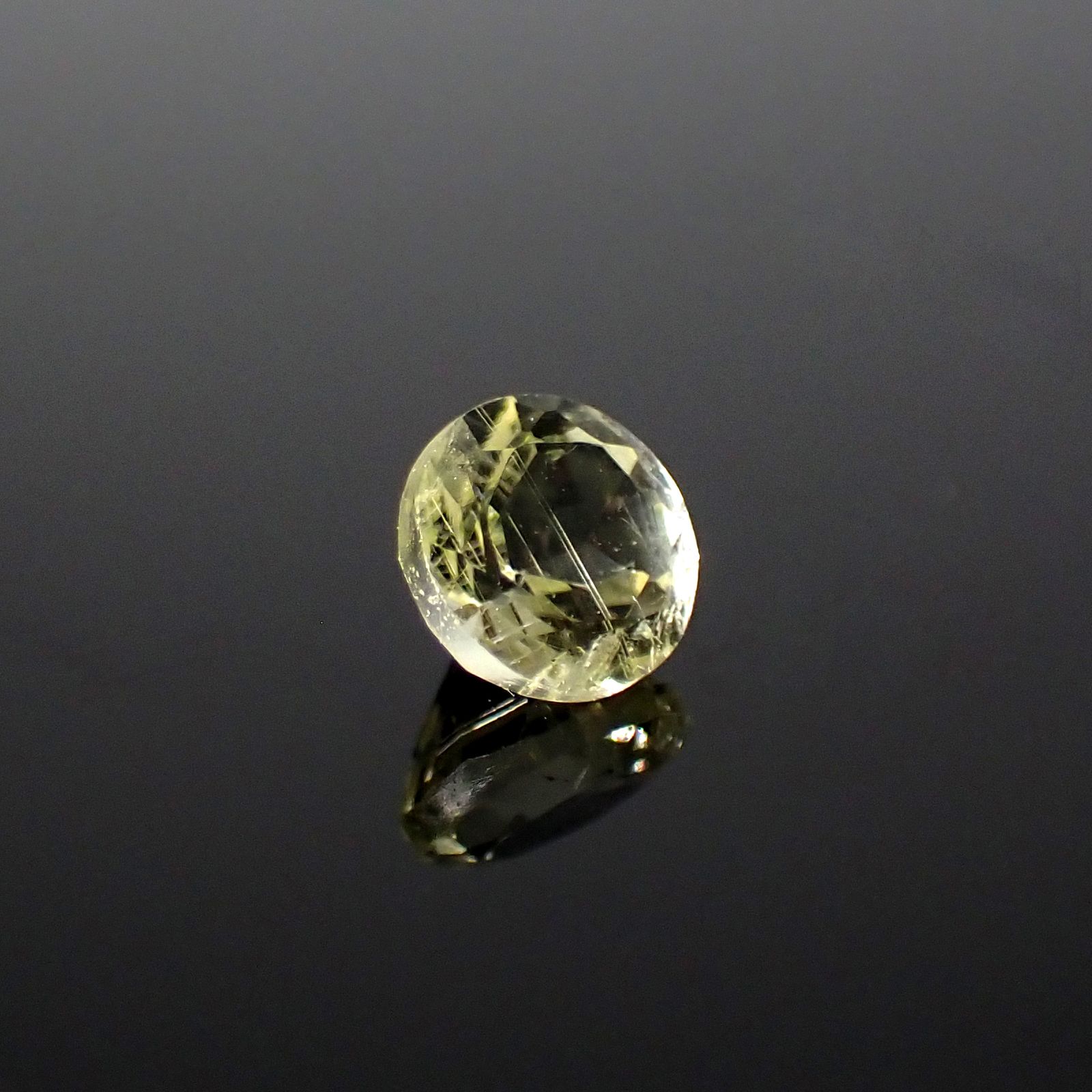 イエローダンビュライト タンザニア産 0.26ct[240125456]3.9x3.9mm前後