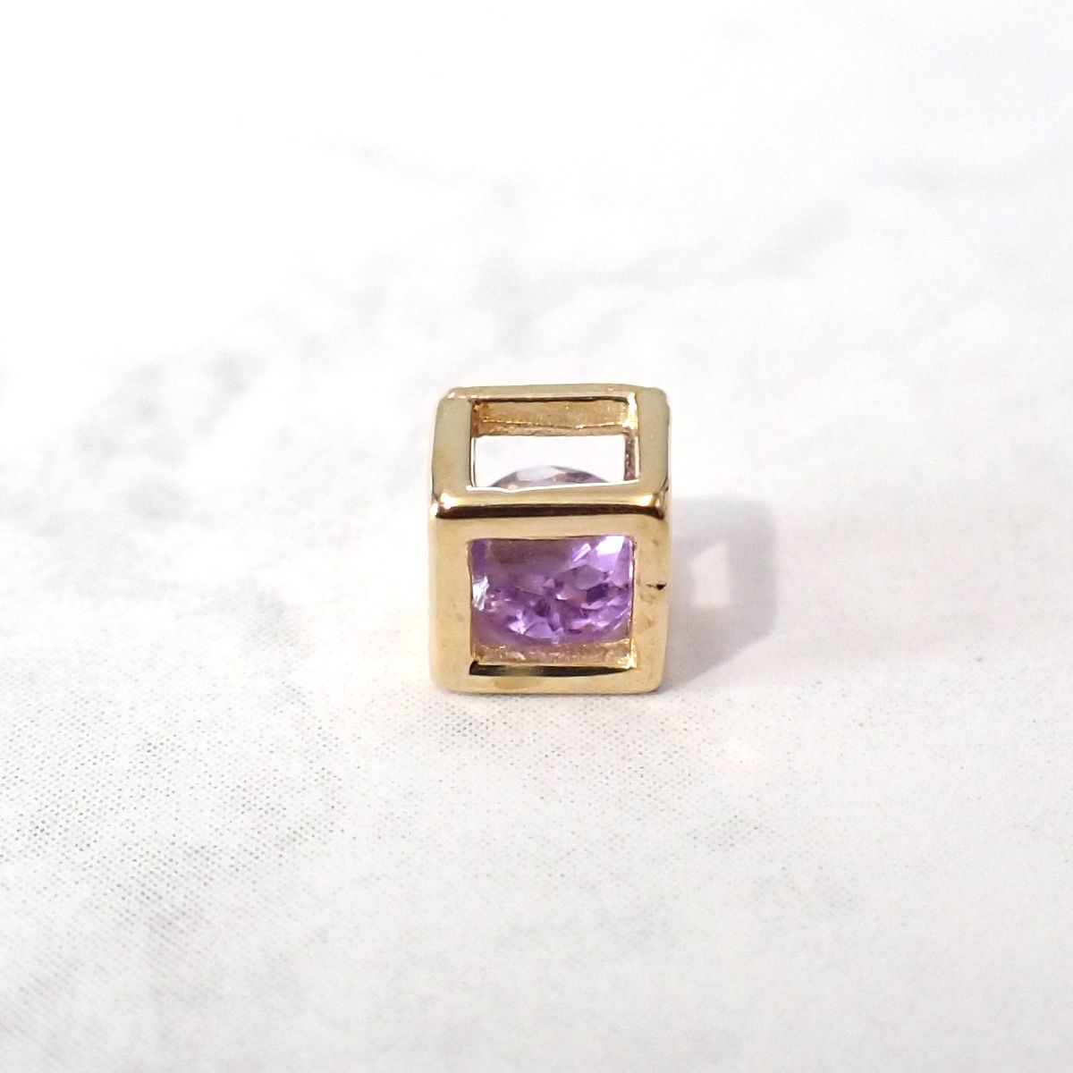◇K18 Reinette（レネット）◇アメジスト | キューブボックスデザイン  [チャーム/ペンダントトップ※チェーン別売り]