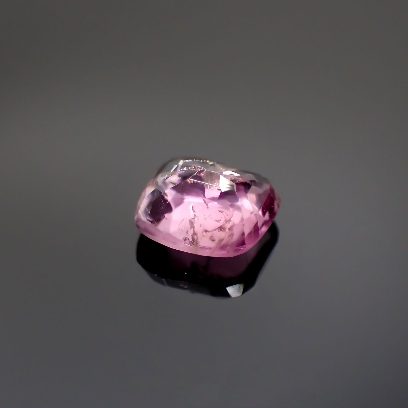 ピンクポードレッタイト(宝石名ピンク・ポードレッタイト)ビルマ産 0.527ct ソ付(彩珠)[231023811]5.5x5.3mm前後