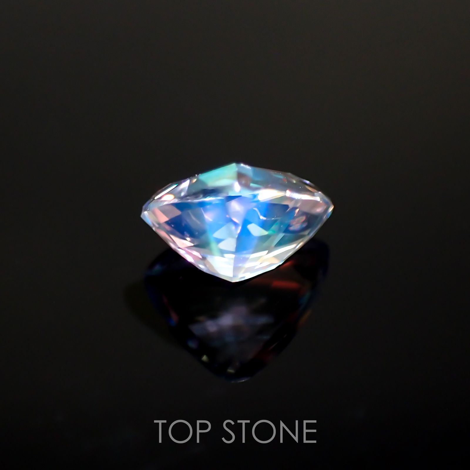 レインボームーンストーン(宝石名ラブラドライト)マダガスカル産 0.6ct 識別済[211113756]5.3x6.5mm前後