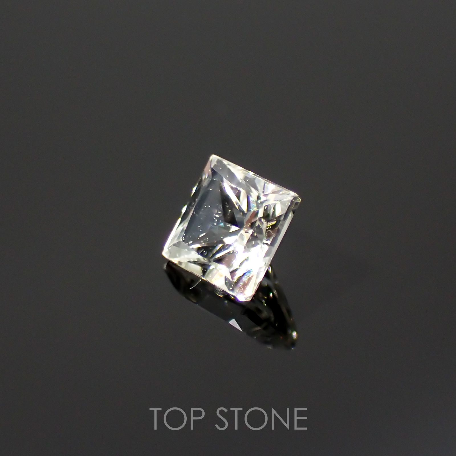 ◇プリンセスカット◇リューコガーネット(宝石名ホワイト グロッシュラー・ガーネット)ビルマ産 0.24ct 識別済[220115442]3.3x3.2mm前後