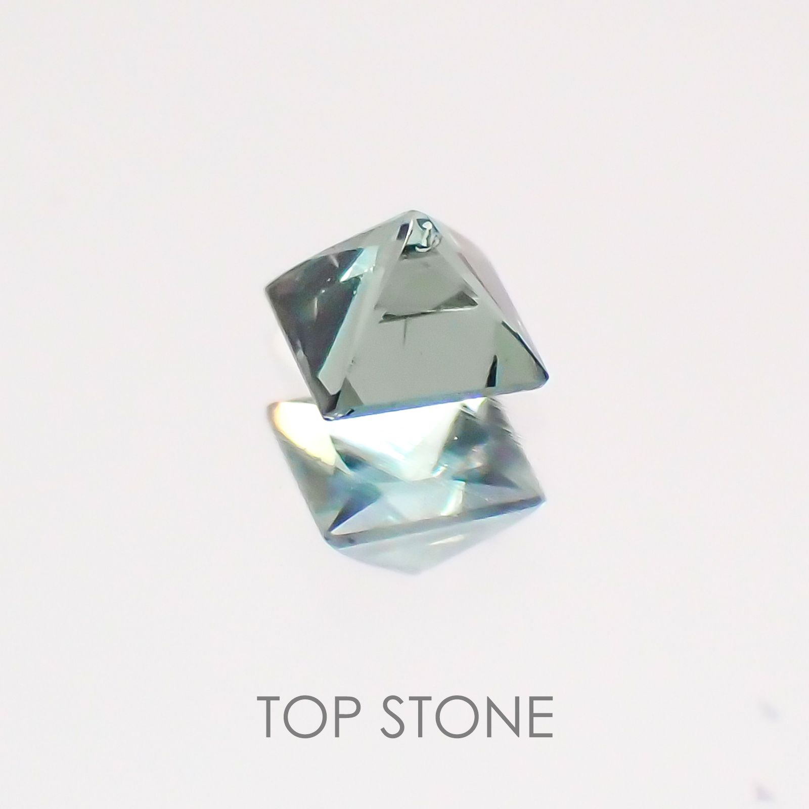 ◇プリンセスカット◇カラーチェンジガーネット(アレキタイプ) マダガスカル・ベキリー産産 ルース 0.11ct[21059878]2.7×2.7mm前後