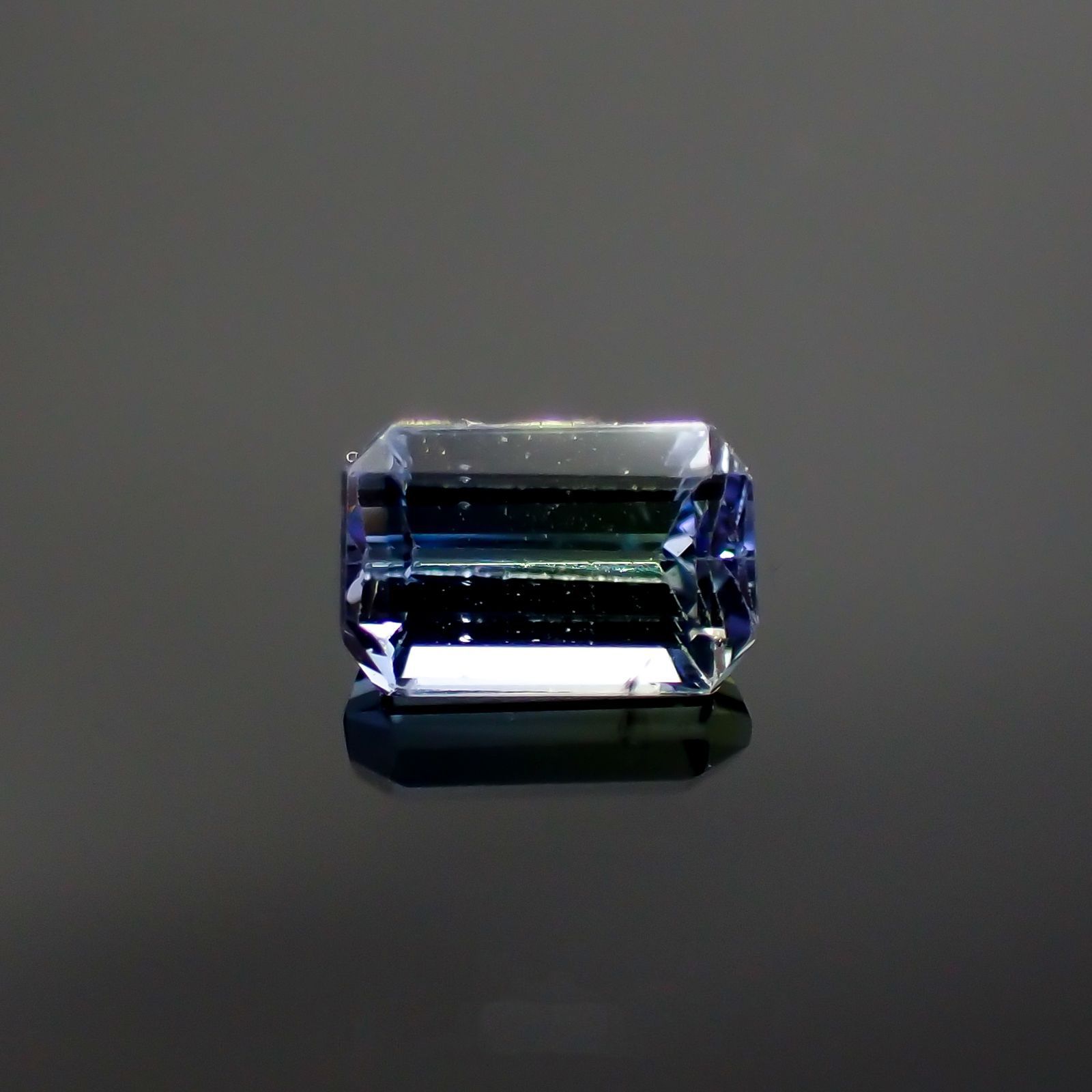 パーティカラータンザナイト(宝石名パーティカラード・ゾイサイト) タンザニア産 0.826ct ソ付(彩珠)[210711846]6.1×4mm前後