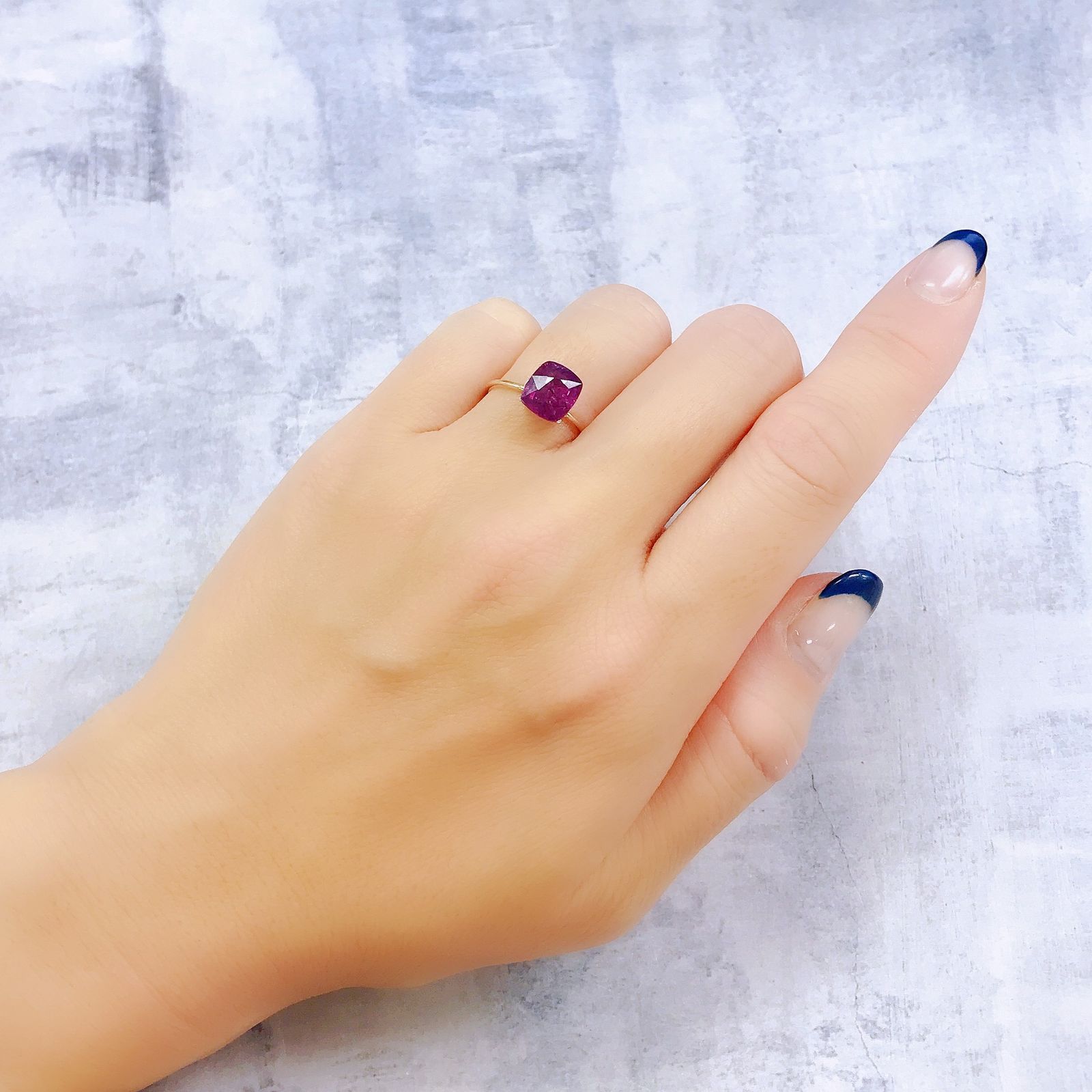 パープルサファイア(宝石名パープル・サファイア)カシミール産 2.390ct ソ付(彩珠)[221018937]8.2x7.3mm前後