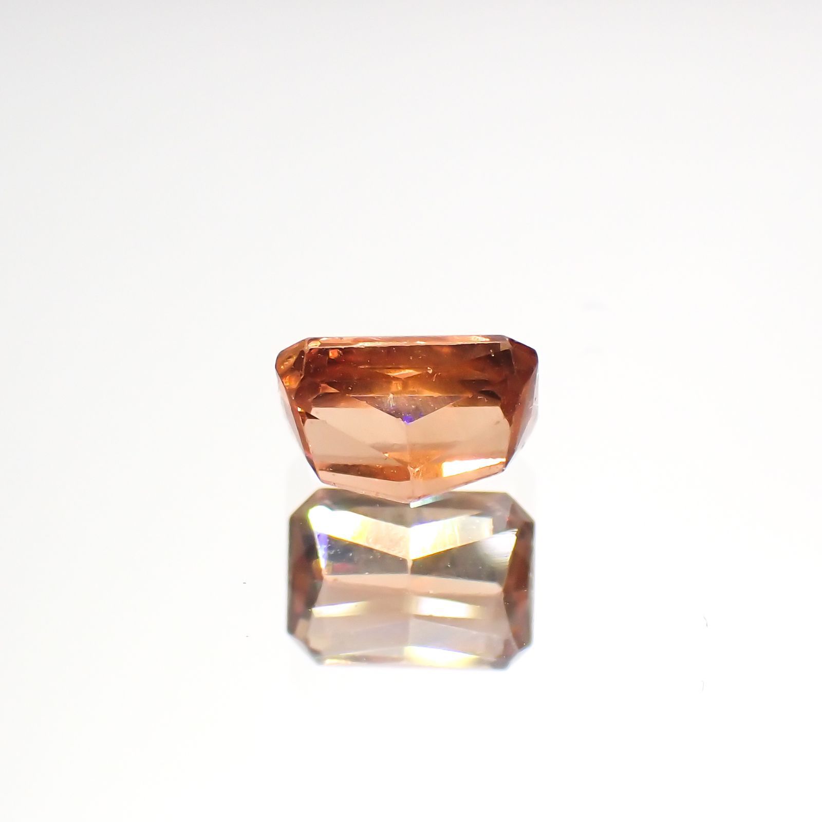 カラーシフトマラヤガーネット(宝石名ガーネット)タンザニア産 1.35ct 識別済[220115014]6.7x4.7mm前後