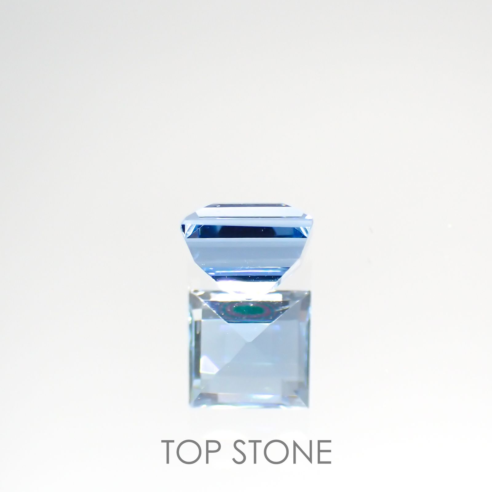 アクアマリン サンタマリアカラー(宝石名アクアマリン) モザンビーク産 0.71ct 識別済[210912600]4.9×4.8mm前後