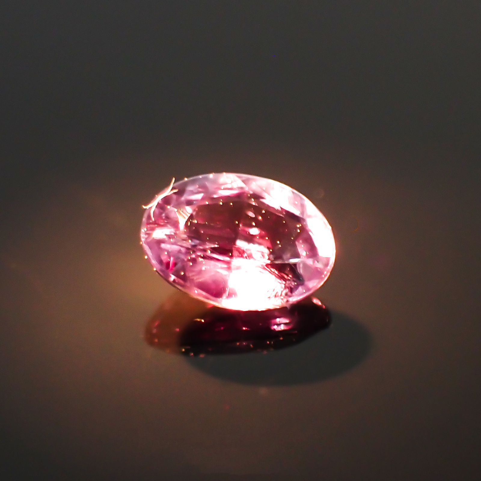 アレキサンドライト(宝石名アレキサンドライト)ブラジル産/EmeraldMains社製 0.176ct ソ付(彩珠)[220113819]3.9x2.8mm前後