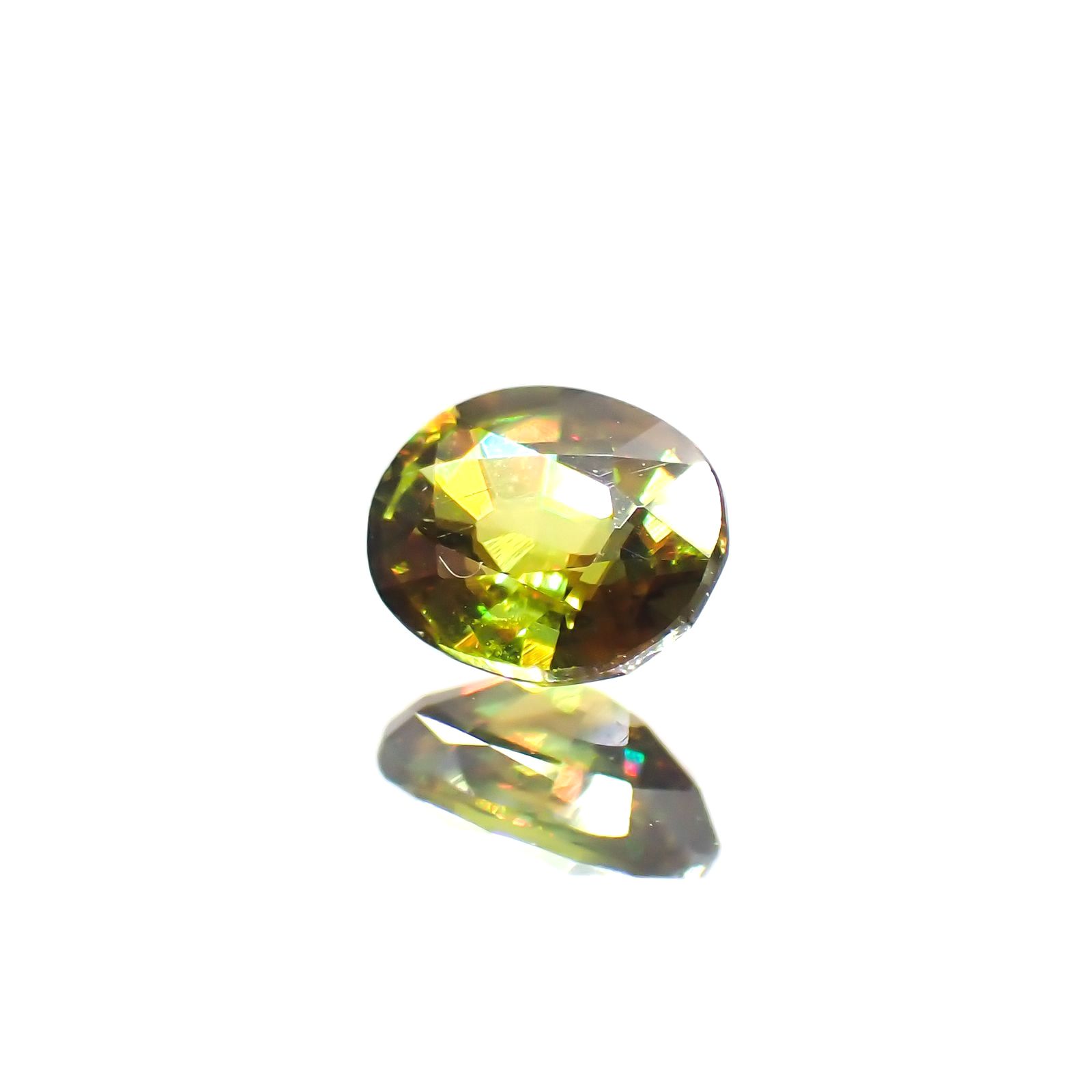 スフェーン(宝石名スフェーン)パキスタン産 識別済 0.56ct / 5.6x4.5mm前後 [220114128]