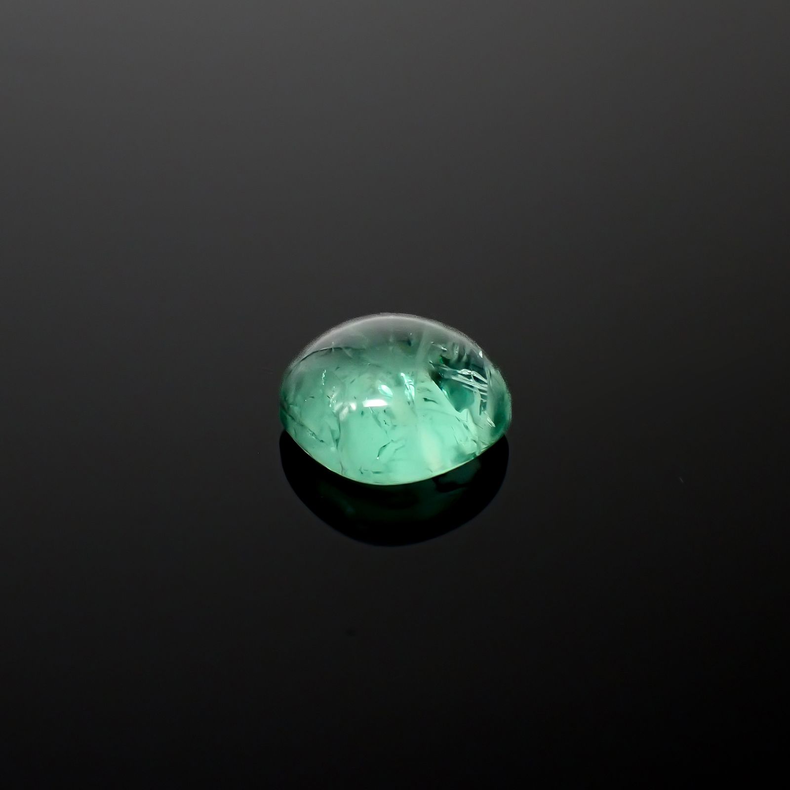 フローライト フルオレッセンス イギリス・ロジャリー鉱山産 4.74ct[240527712]9.9x9.7mm前後