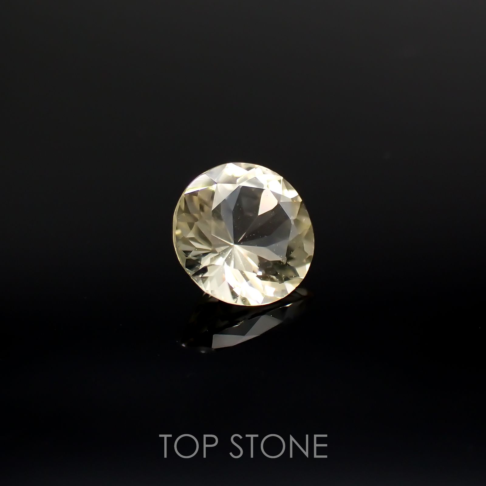 イエロースキャポライト(宝石名イエロー・スキャポライト)タンザニア産 0.37ct 識別済[220918026]4.9x4.9mm前後