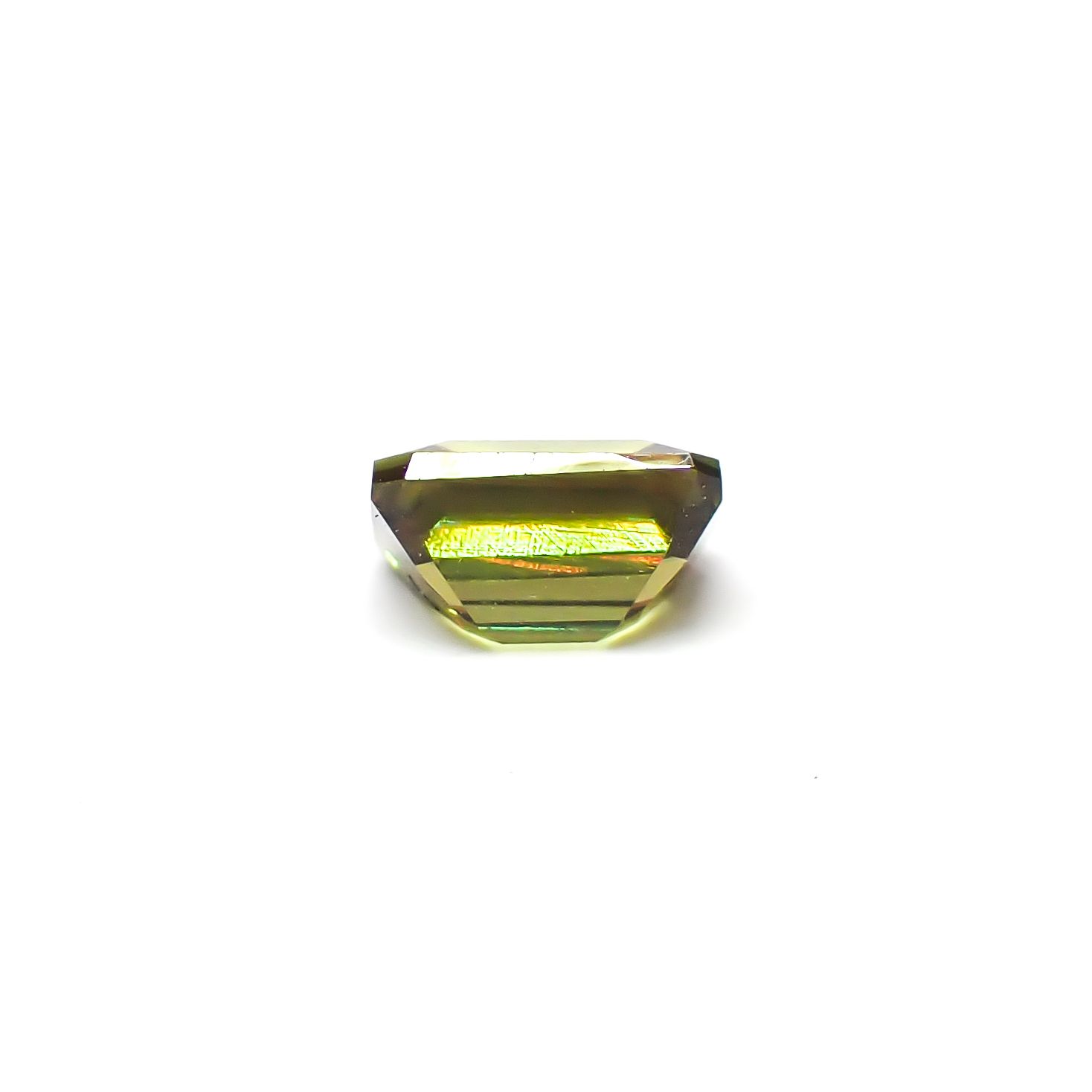 カラーチェンジスフェーン パキスタン産 0.35ct / 4.4x3.3mm前後 [260632440]