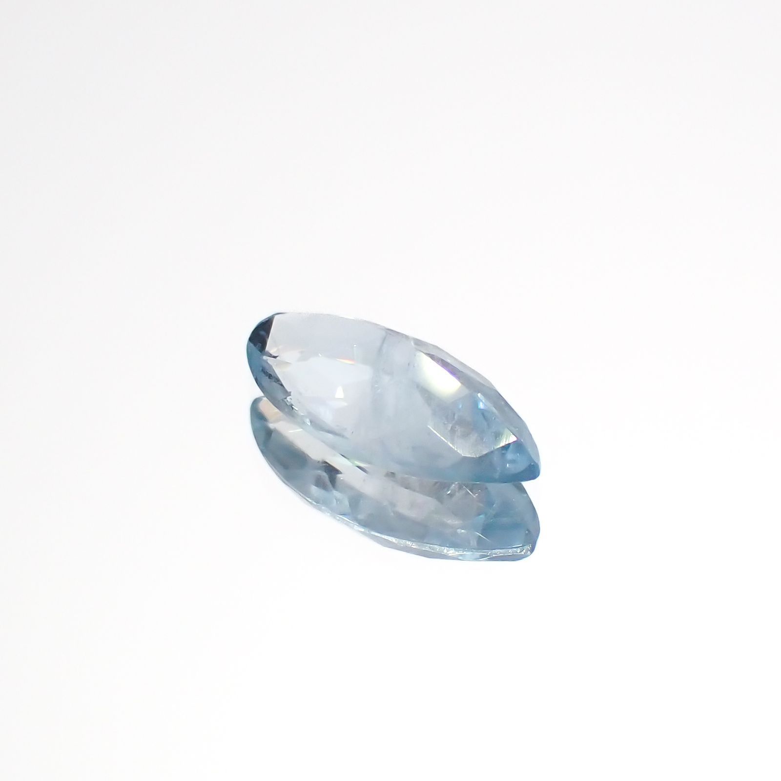 ユークレース(宝石名ブルー・ユークレース)コロンビア産 0.828ct ソ付(彩珠)[221018682]9.9x4.8mm前後