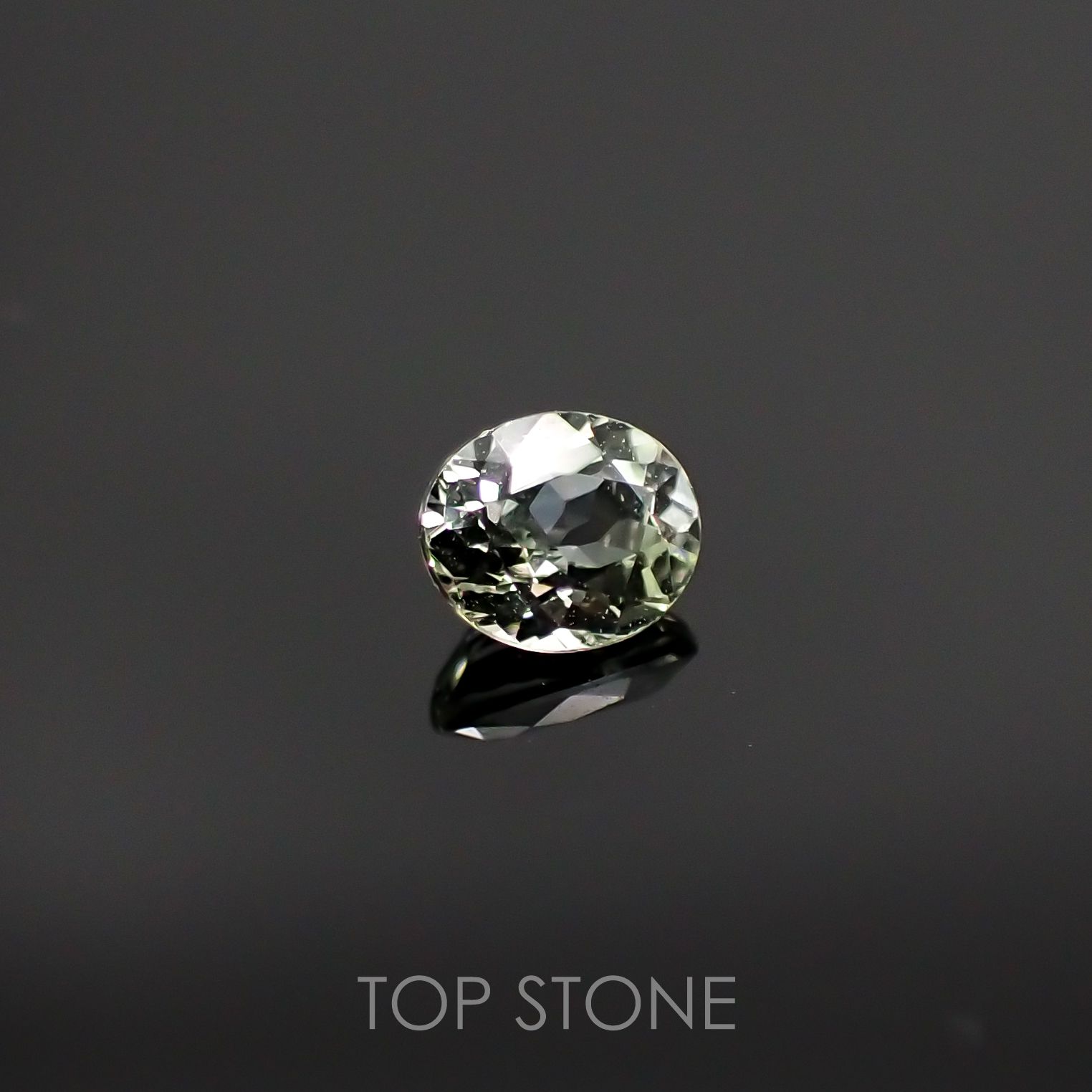 リューコガーネット(宝石名ホワイト グロッシュラー・ガーネット) ビルマ産 0.24ct 識別済[210711543]4×3.3mm前後