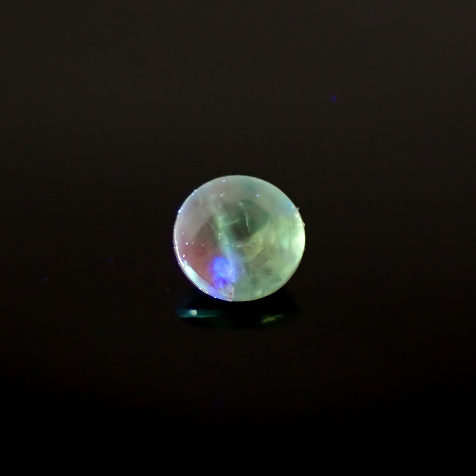 シルキーアレキサンドライト ブラジル・ミナスジェライス州ヘマチタ鉱山産 0.12ct [241129507]3x3mm前後