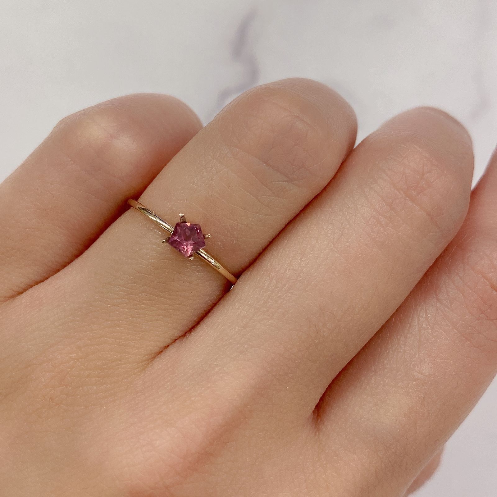 ◇ペンタゴンカット◇マラヤガーネットSA(宝石名ガーネット) タンザニア産 0.32ct 識別済[210210089]4.1×4.3mm前後