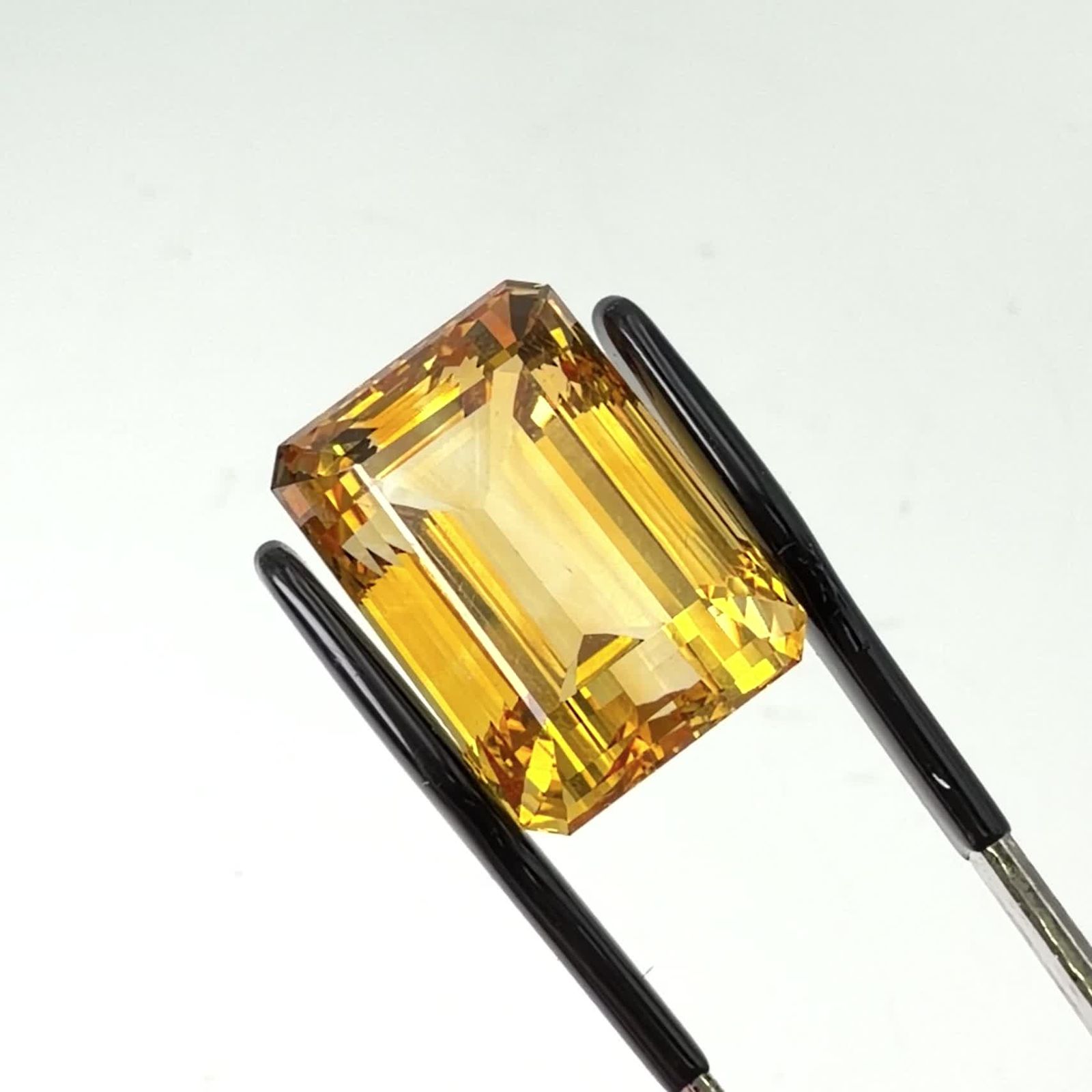 シトリン(宝石名シトリン)ブラジル産 識別済 22.38ct / 18.2x13mm前後