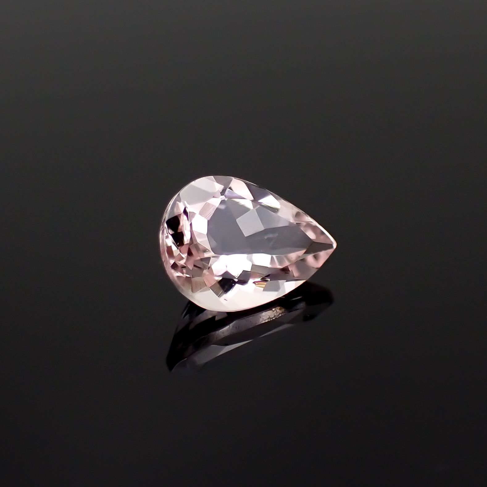 モルガナイト ブラジル産 0.60ct[230421791]7x5.1mm前後