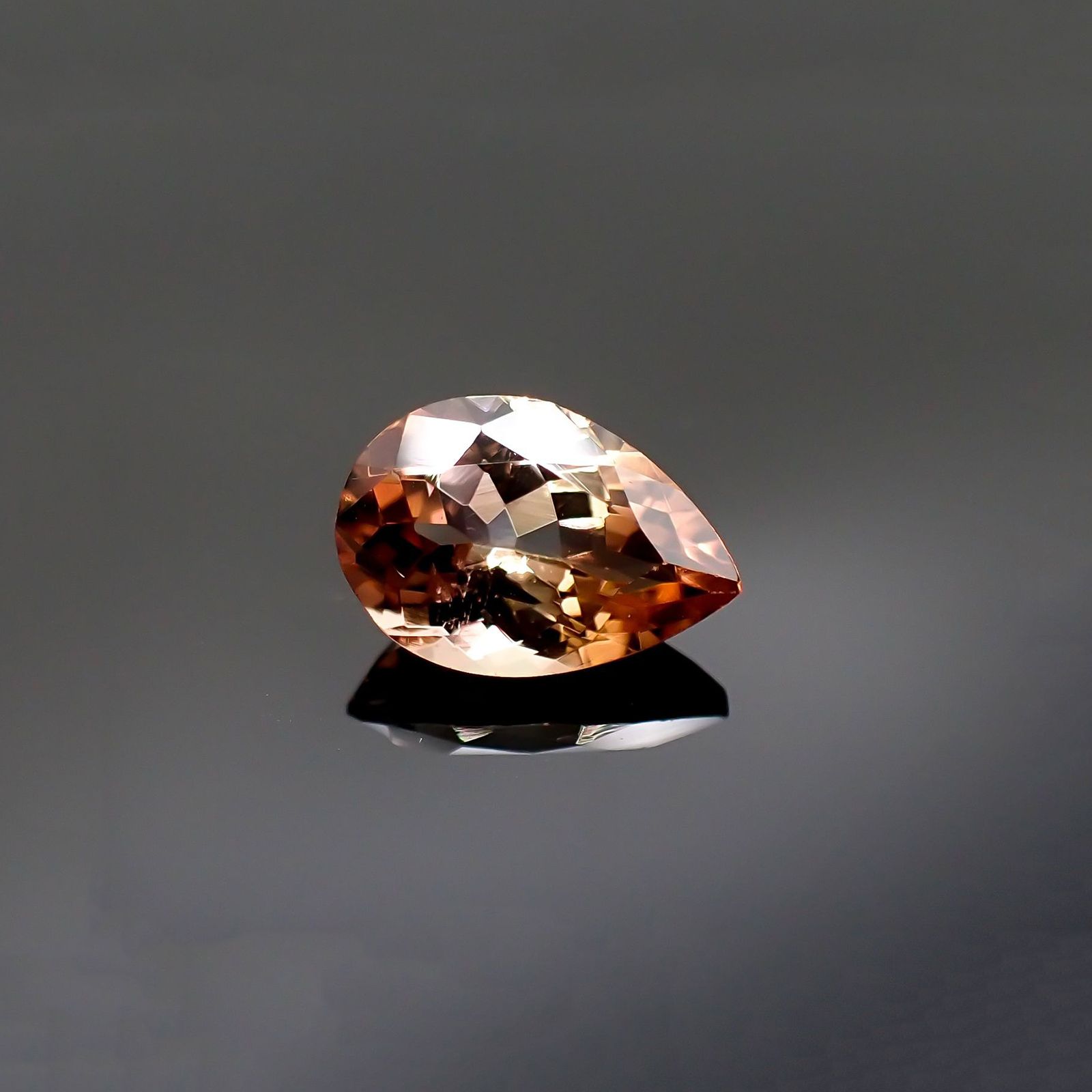 バイカラートルマリン(宝石名バイカラー・トルマリン) コンゴ民主共和国産 1.865ct ソ付(彩珠)[211013601]10×6.9mm前後