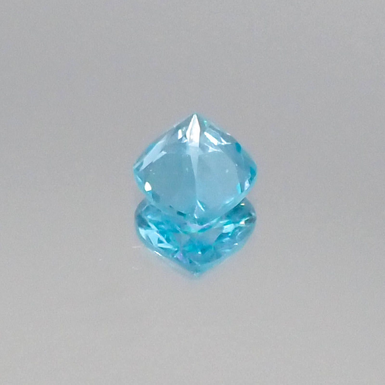 アパタイト(宝石名アパタイト)ブラジル産 0.62ct 識別済[230522012]7x4.9mm前後