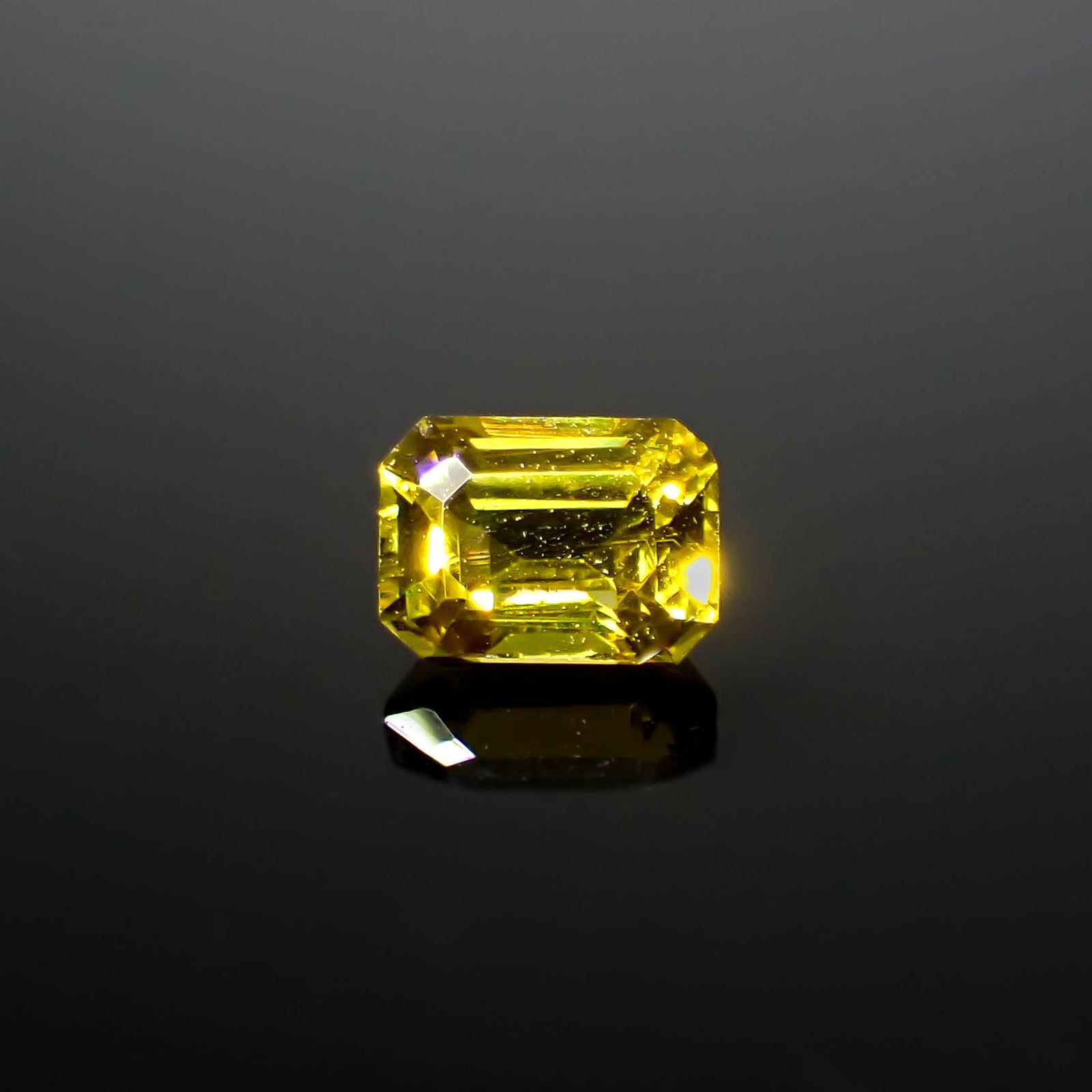 クリノゾイサイト(宝石名クリノゾイサイト)パキスタン産 0.38ct 識別済[250630598]4.7x3.4mm前後