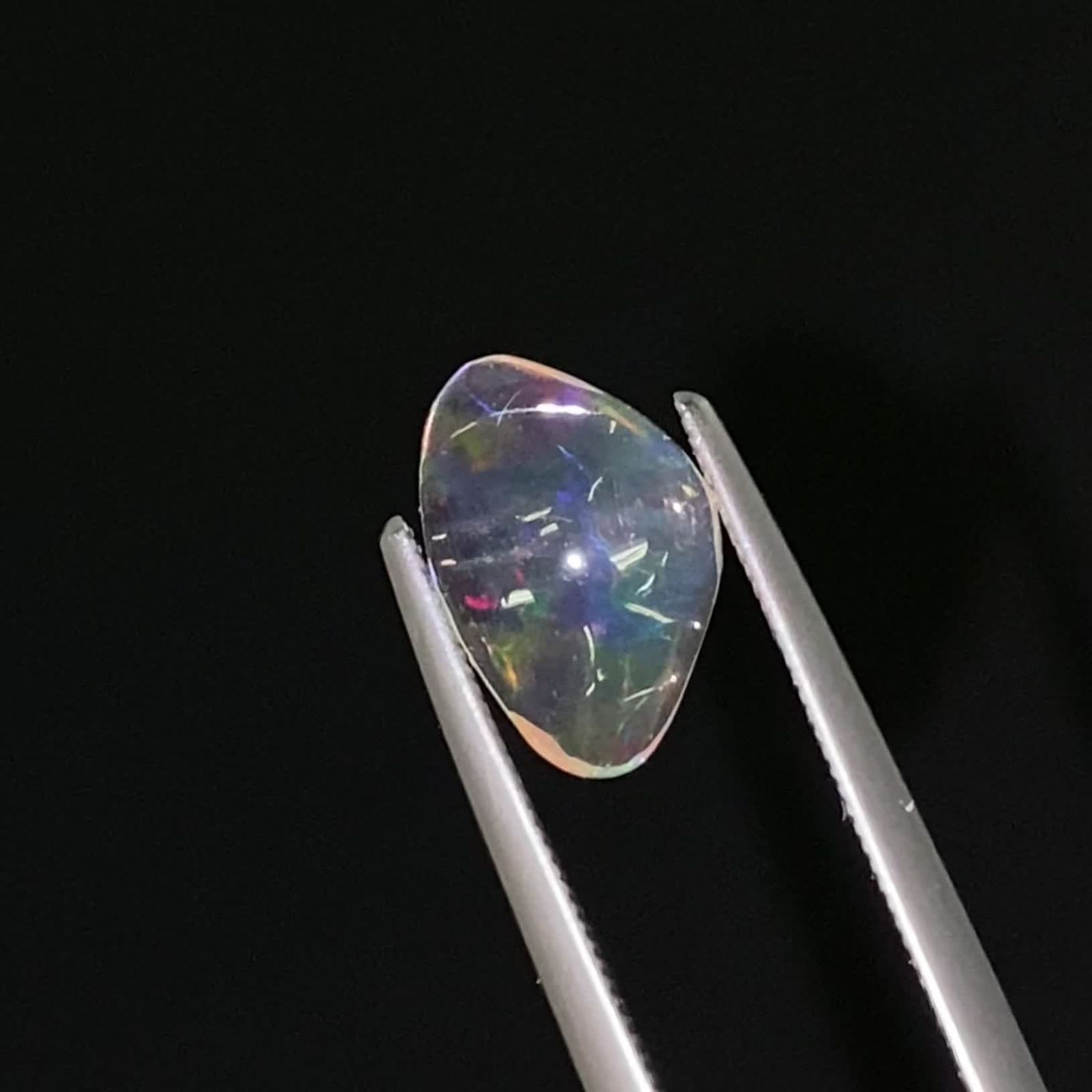 ファイヤーオパール 原石 メキシコ産 1.30ct / 11.1x7.3mm前後