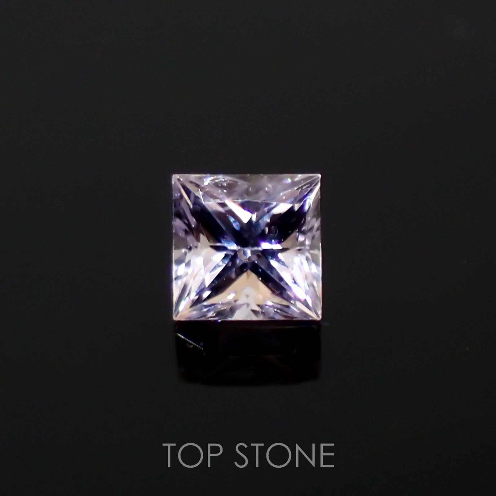 ◇プリンセスカット◇アイスラベンダーサファイア(宝石名サファイア)東アフリカ産 0.18ct 識別済[220817375]2.9x2.9mm前後
