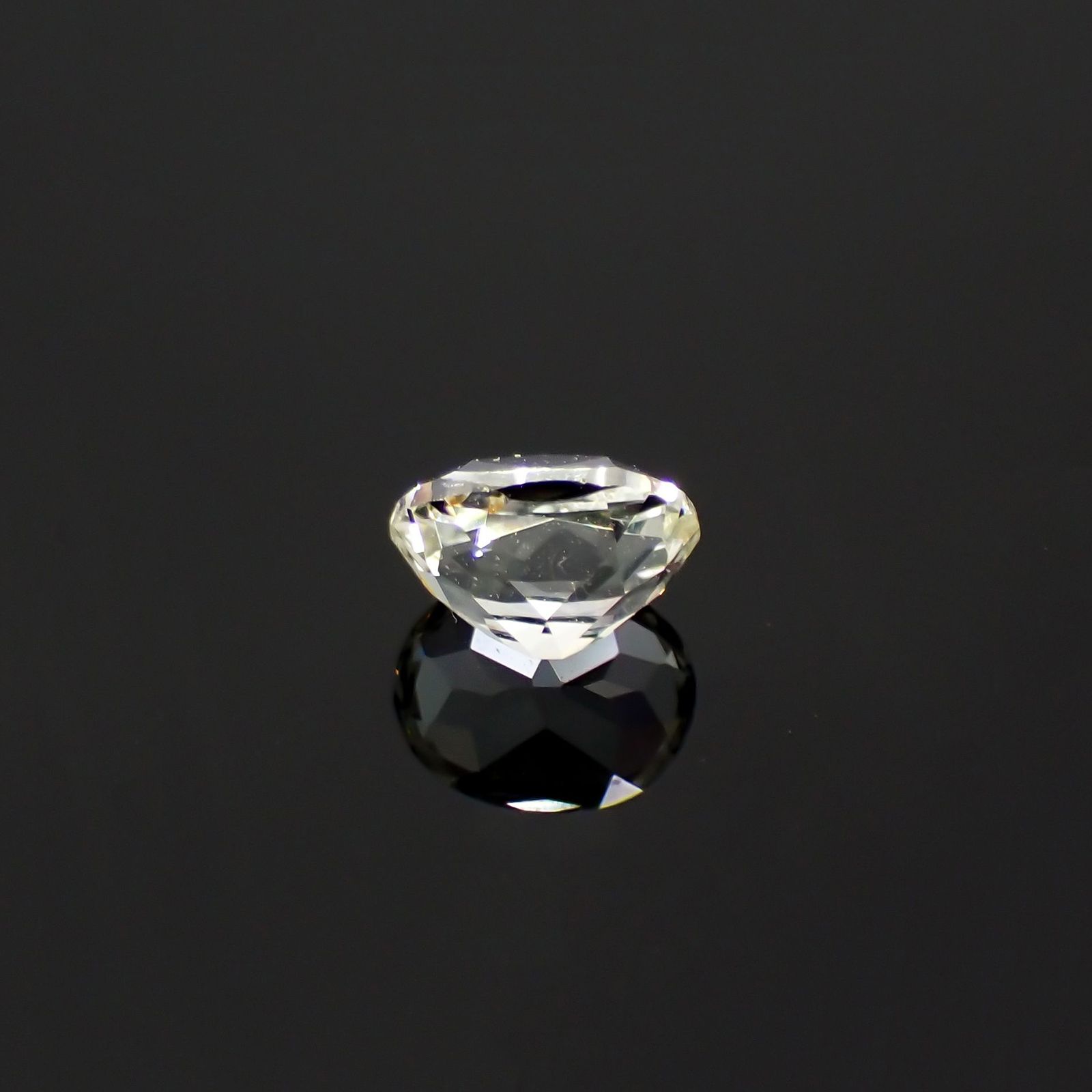 リューコガーネット(宝石名ホワイト グロッシュラー・ガーネット)ビルマ産 0.42ct 識別済[220616324]4.8x3.7mm前後