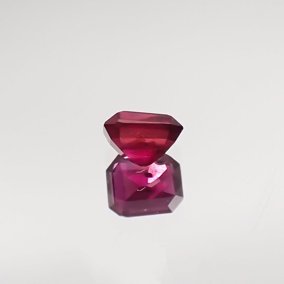 ルビー 非加熱(宝石名ルビー) マダガスカル産 0.12ct 識別済[210711732]2.8×2.4mm前後