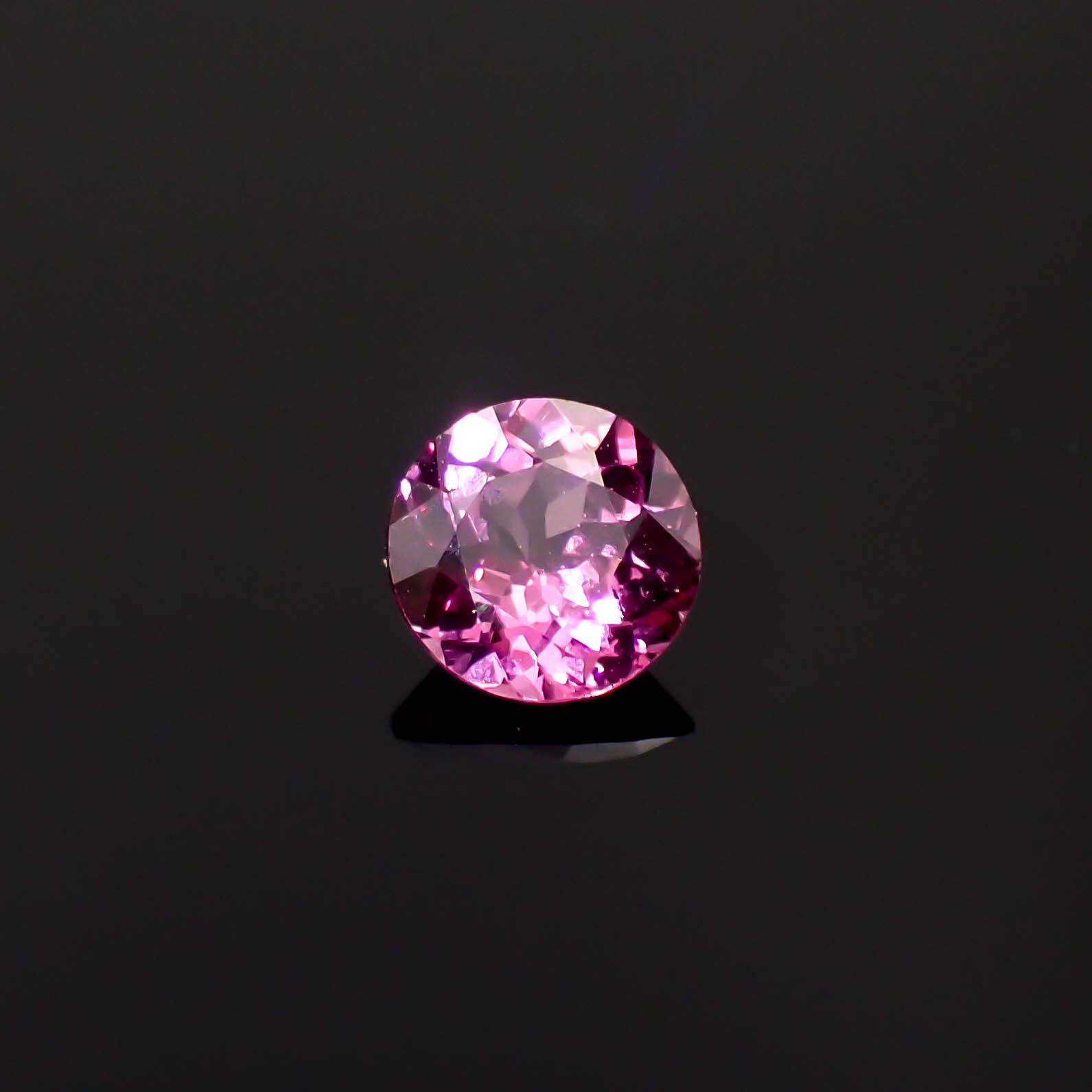 ロードライトガーネット(宝石名ロードライト・ガーネット)ブラジル産 0.87ct 識別済[230421585]6.1x6mm前後