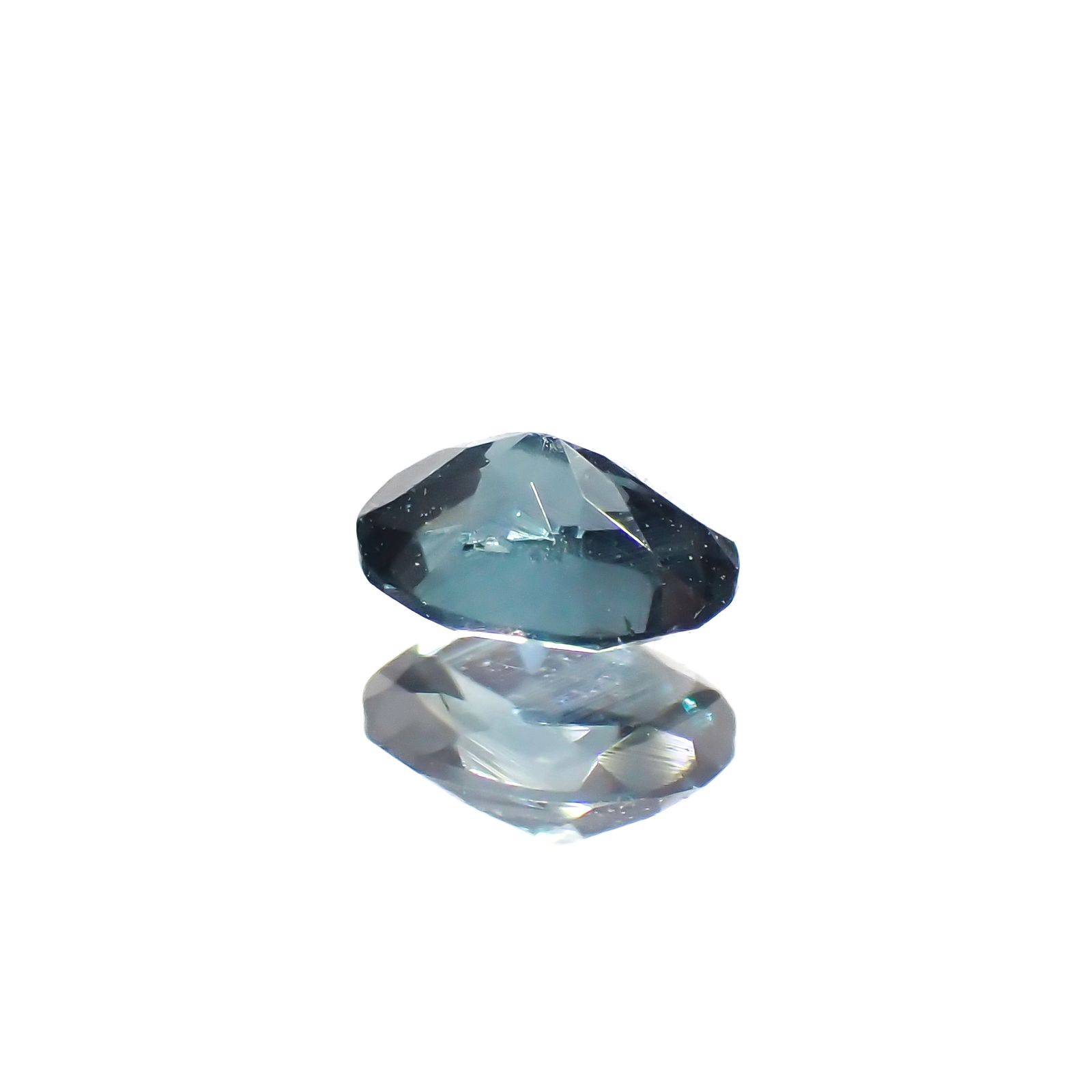 ベキリーブルーガーネット（カラーチェンジガーネット アレキタイプ） マダガスカル・ベキリー産 0.19ct[230923539]4x2.9mm前後
