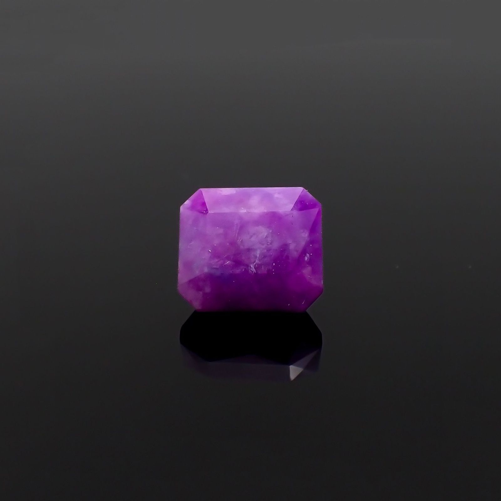 スギライト 南アフリカ産 1.75ct / 7.2x6.4mm前後 [260521781]