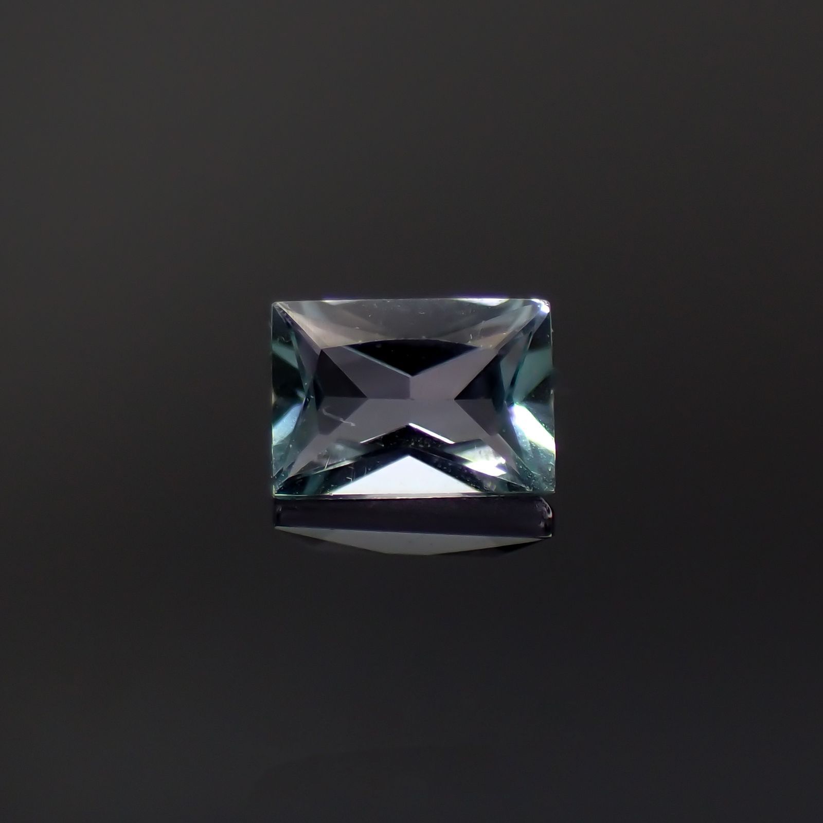 ブルーグリーンコーネルピン(宝石名コーネルピン)タンザニア産 0.11ct 識別済[240219229]3x2mm前後