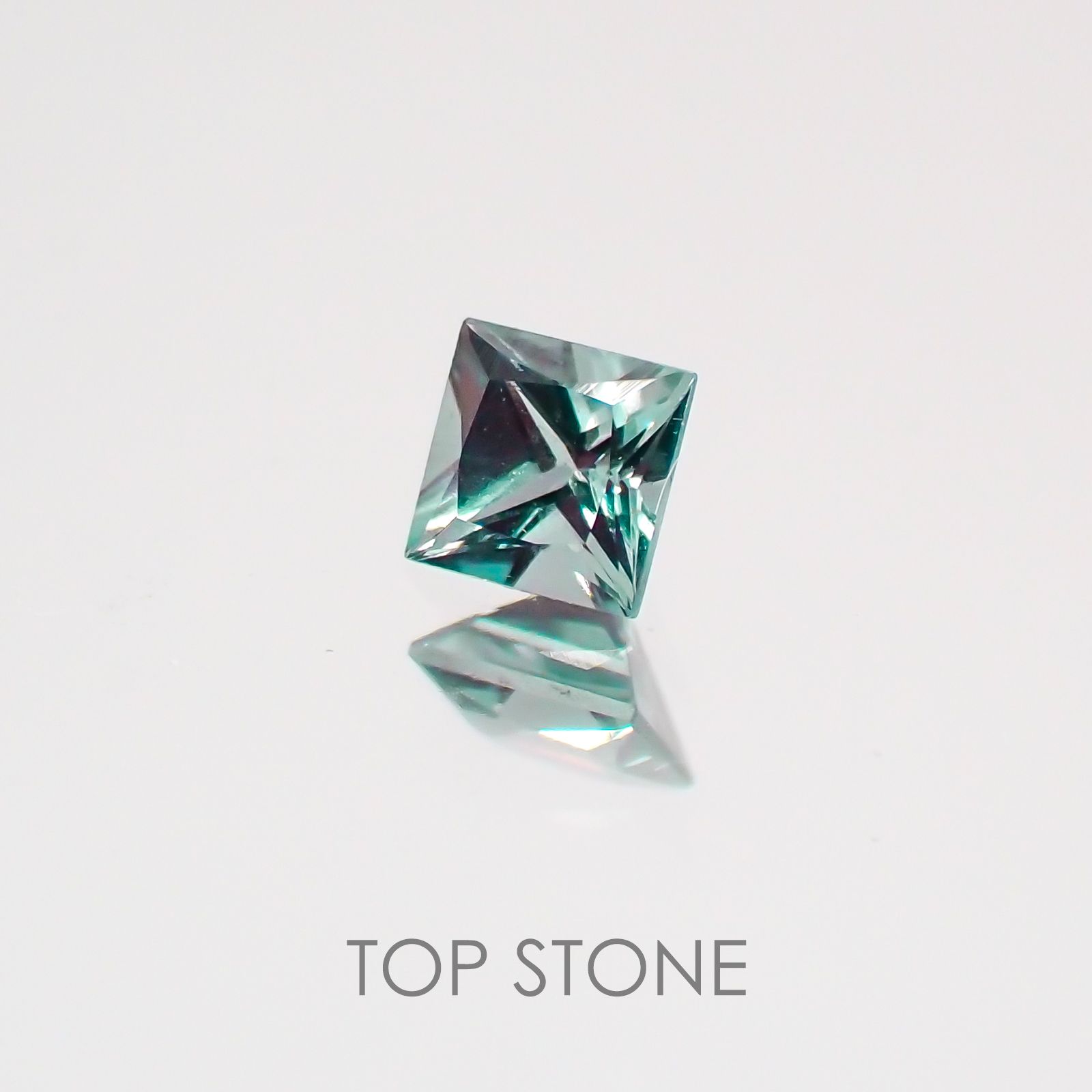 ◇プリンセスカット◇カラーチェンジガーネット(アレキタイプ) マダガスカル・ベキリー産 ルース 0.11ct[21059880]2.7×2.7mm前後