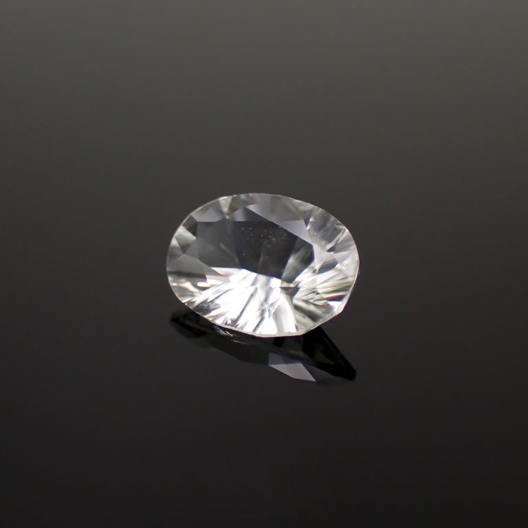 フォルステライト(宝石名フォルステライト)ビルマ産 0.784ct ソ付(彩珠)[221018472]7.7x5.5mm前後