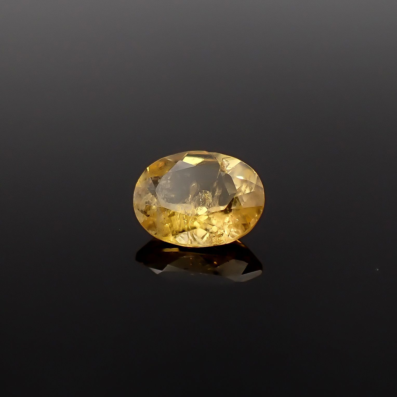 コンドロダイト(宝石名コンドロダイト)タジキスタン・パミール高原産 識別済 1.12ct / 7.8x6.1mm前後 [260131586]
