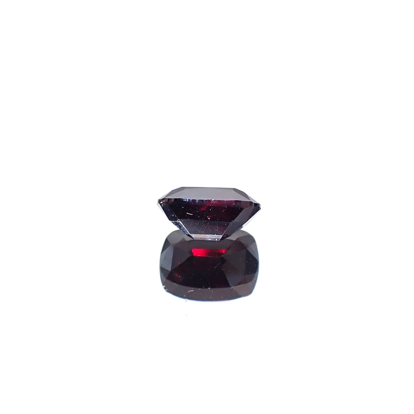 キュープライト単結晶(宝石名キュープライト)コンゴ民主共和国産 1.586ct ソ付(彩珠)[250630567]6.5x5.2mm前後