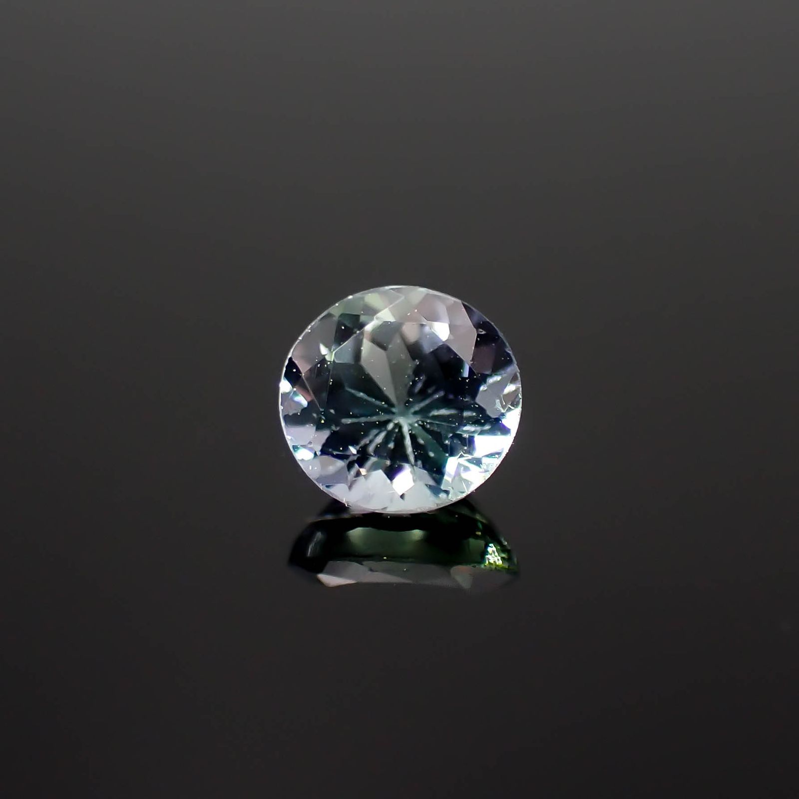 バイカラータンザナイト(宝石名ゾイサイト)タンザニア産 0.37ct 識別済[240828613]4.4x4.4mm前後