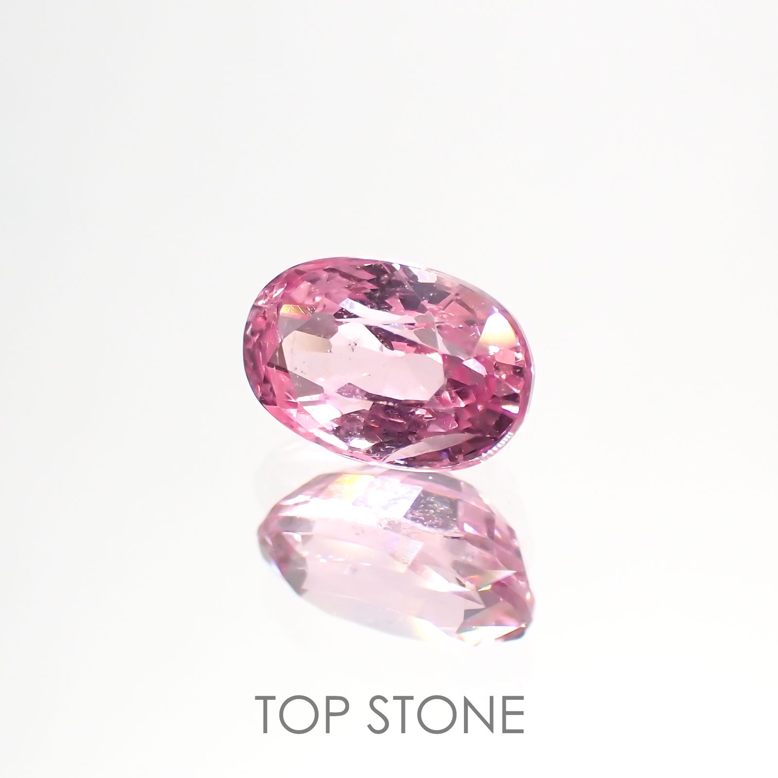ピンクスピネル(宝石名ピンク・スピネル)タンザニア産 1.185ct ソ付(彩珠)[220817267]7.2x4.7mm前後