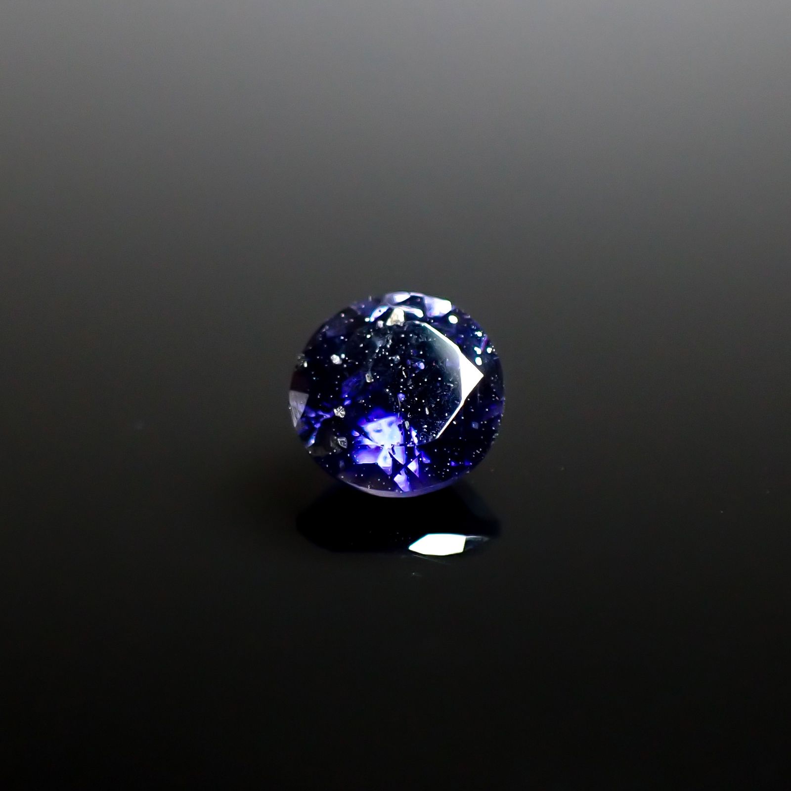 アイオライトサンストーン インド/ブラジル産 0.73ct [250229821]6.2x6.2mm前後