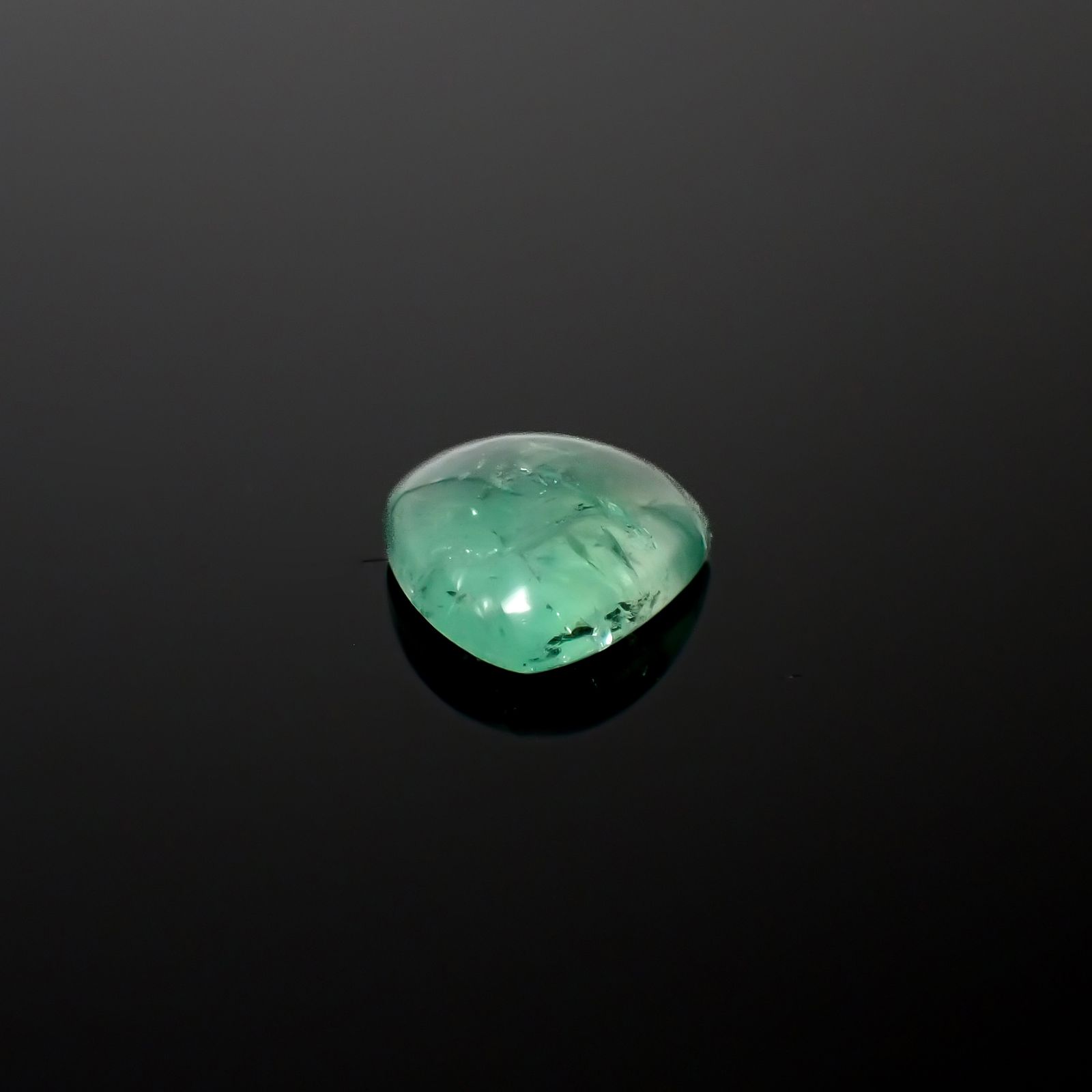 フローライト フルオレッセンス イギリス・ロジャリー鉱山産 3.19ct[240527713]9.6x9.4mm前後