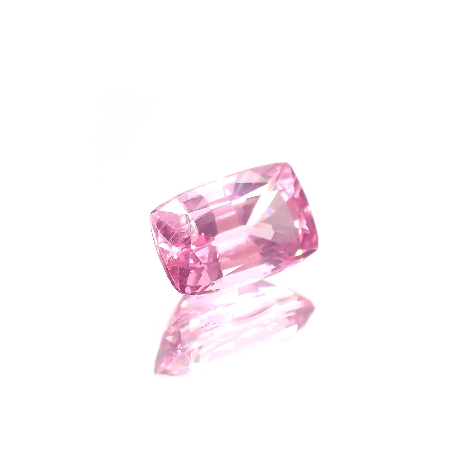 ピンクスピネル(宝石名ピンク・スピネル)タンザニア産 ソ付(彩珠) 1.179ct / 7.5x4.7mm前後 [260222573]
