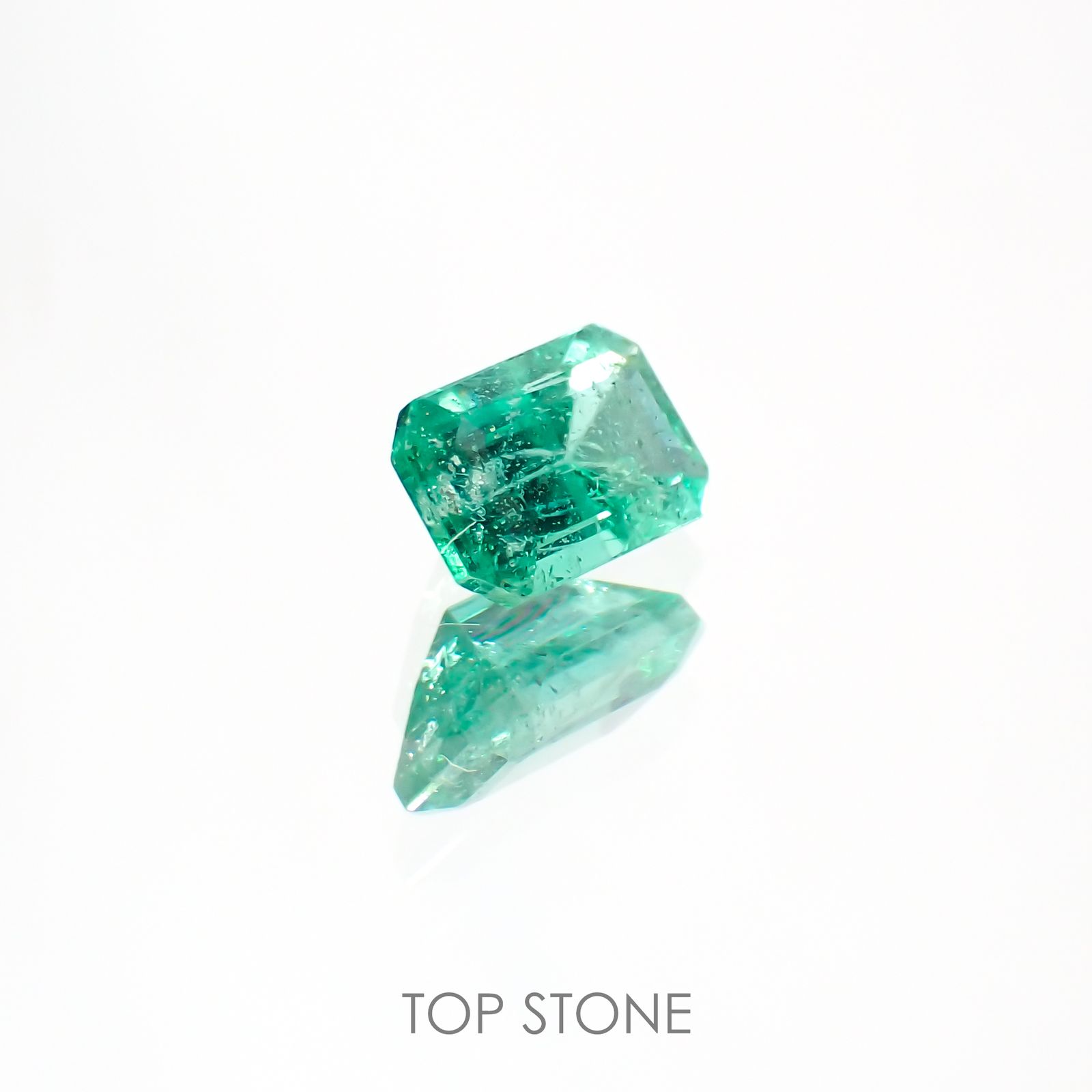 エメラルド(宝石名エメラルド) ザンビア産 0.47ct 識別済[211013000]5.7×3.7mm前後