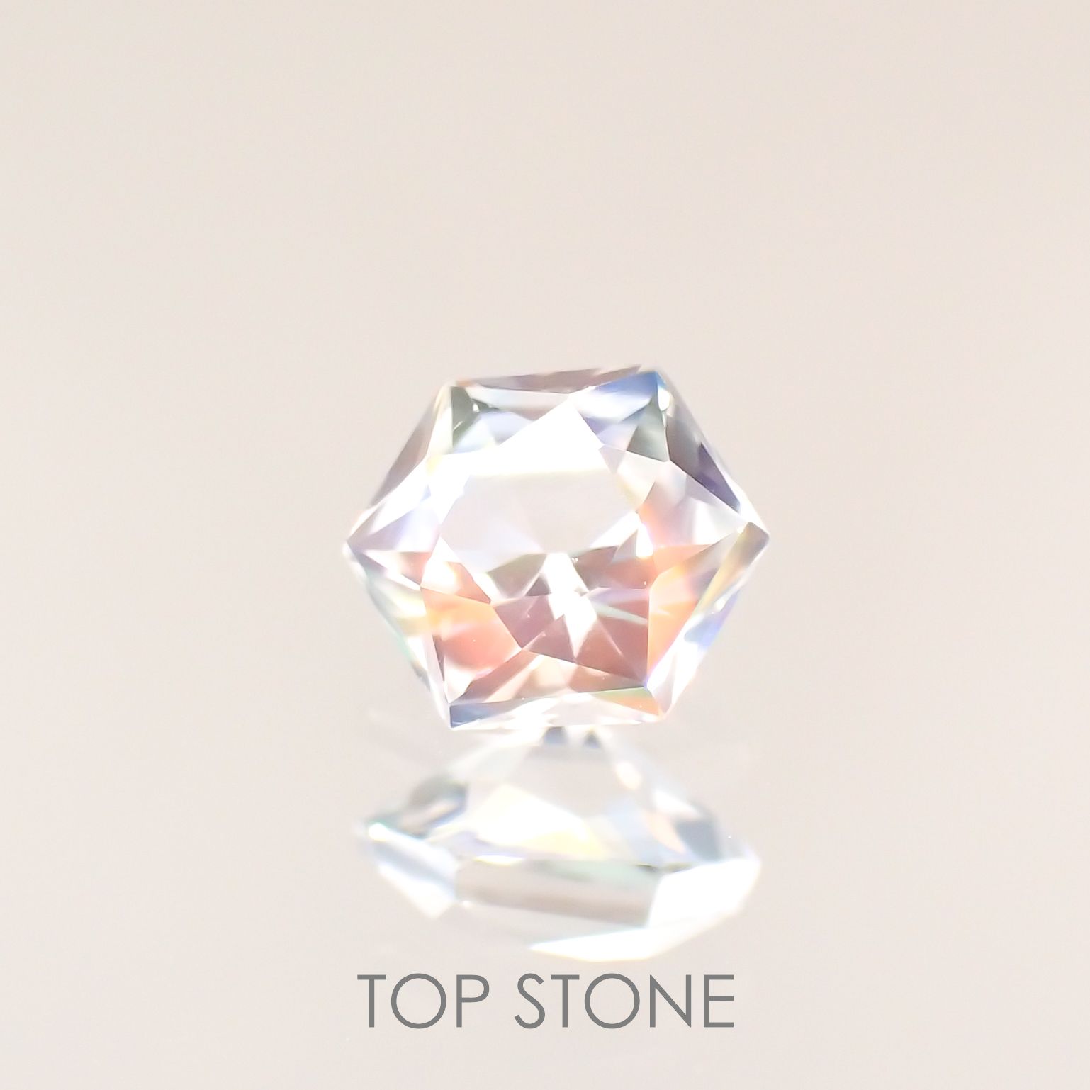 ◇ヘキサゴンカット◇レインボームーンストーン(宝石名ラブラドライト)マダガスカル産 0.25ct 識別済[211113734]3.9x3.8mm前後