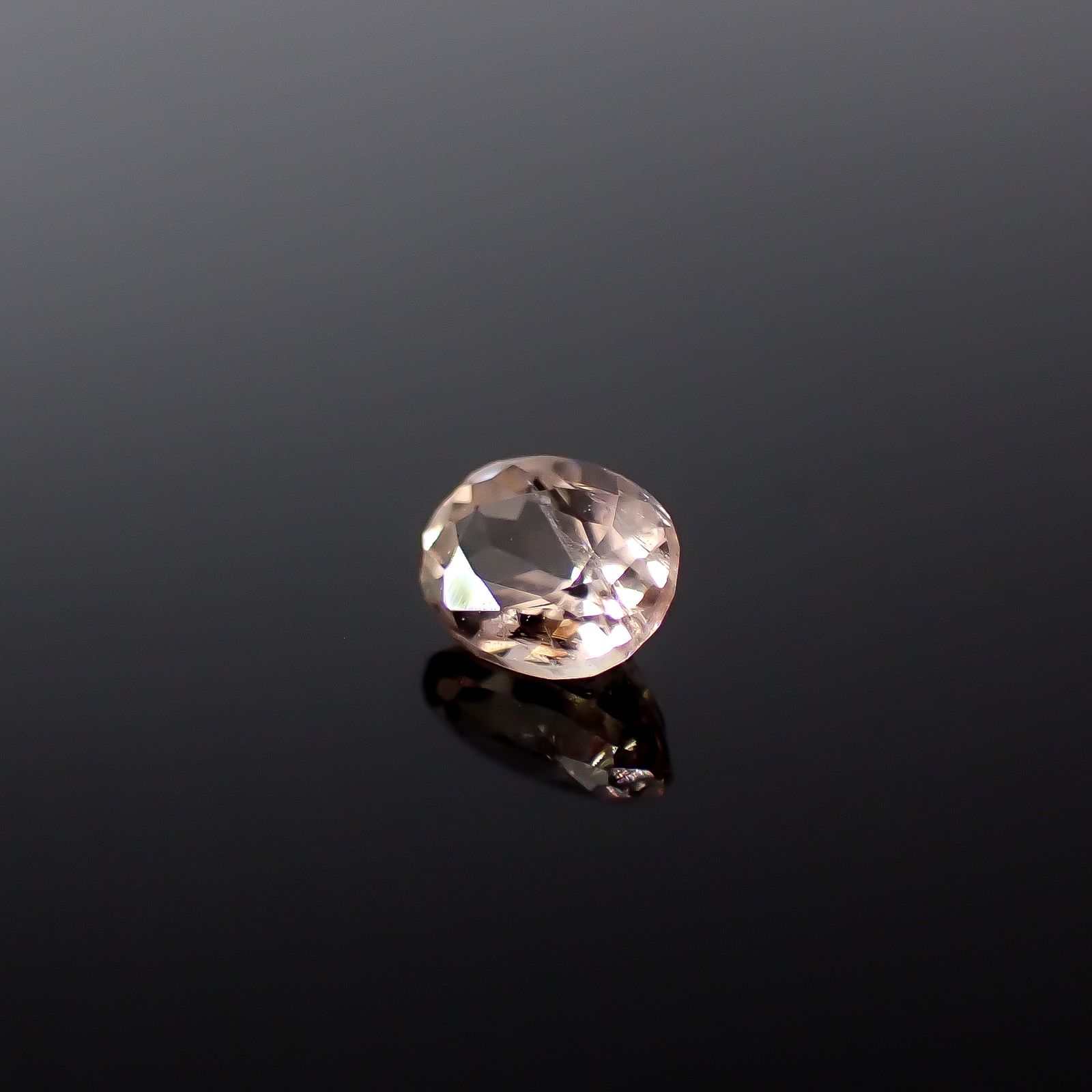 ピンクベニトアイト アメリカ・カリフォルニア州産 0.22ct / 4x3mm前後 [251231478]